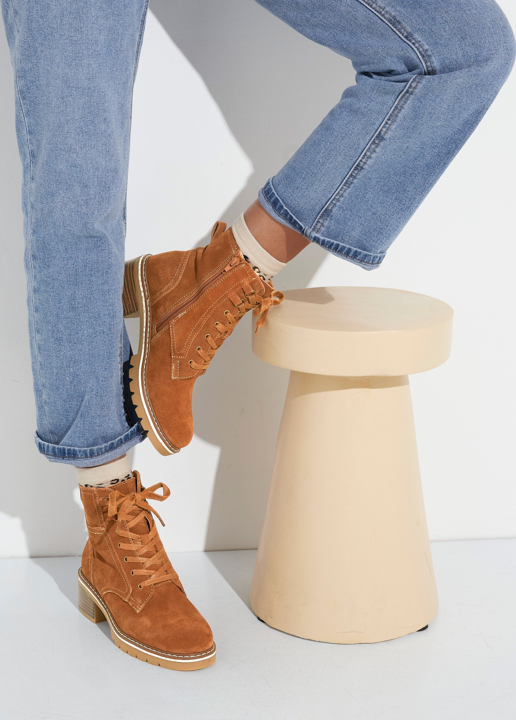 Notched_leather_ankle_boots_with_wide_heel_camel_SF1_slim
