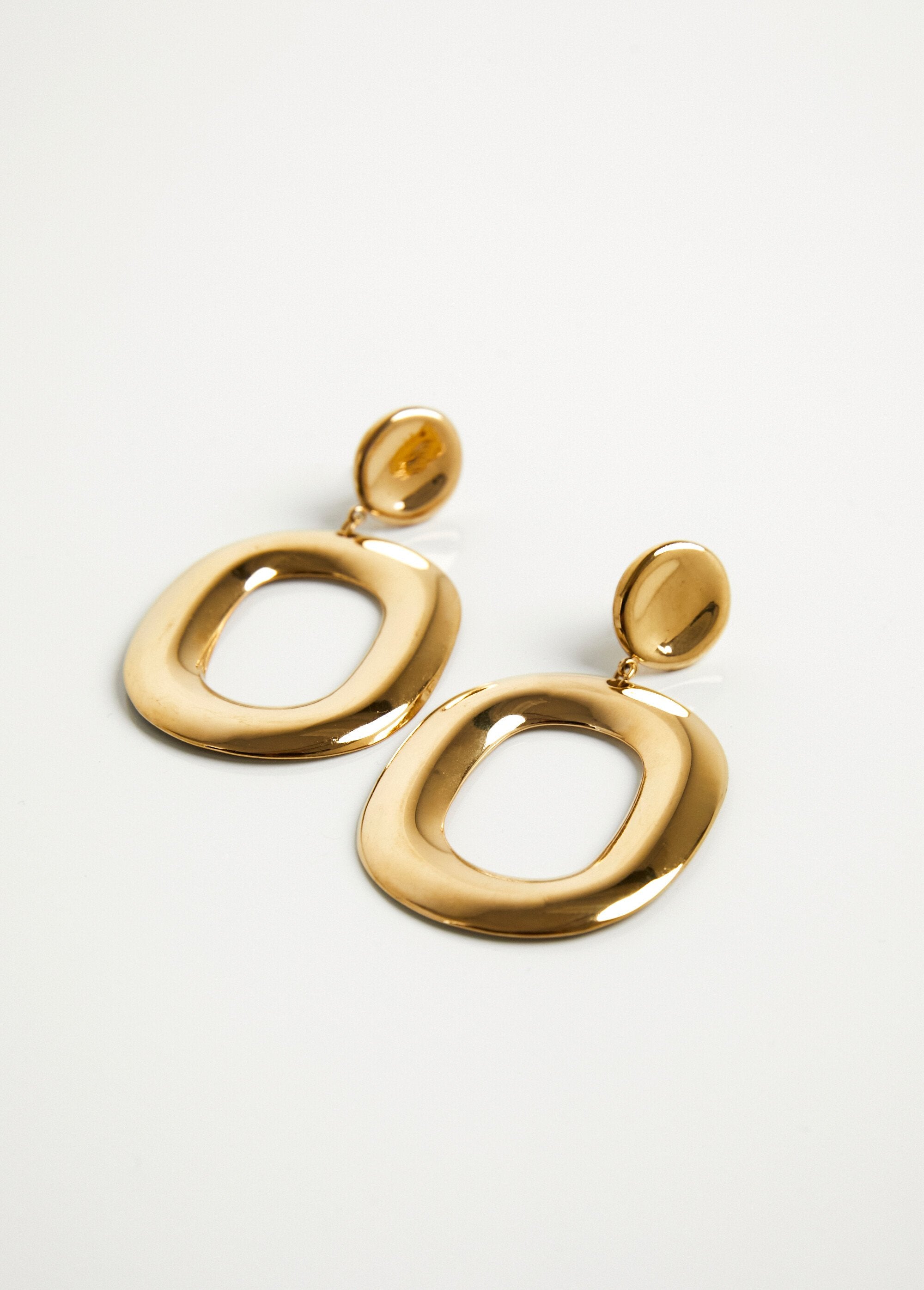 Hollow_oval_pendant_earrings_Golden_DE1_slim