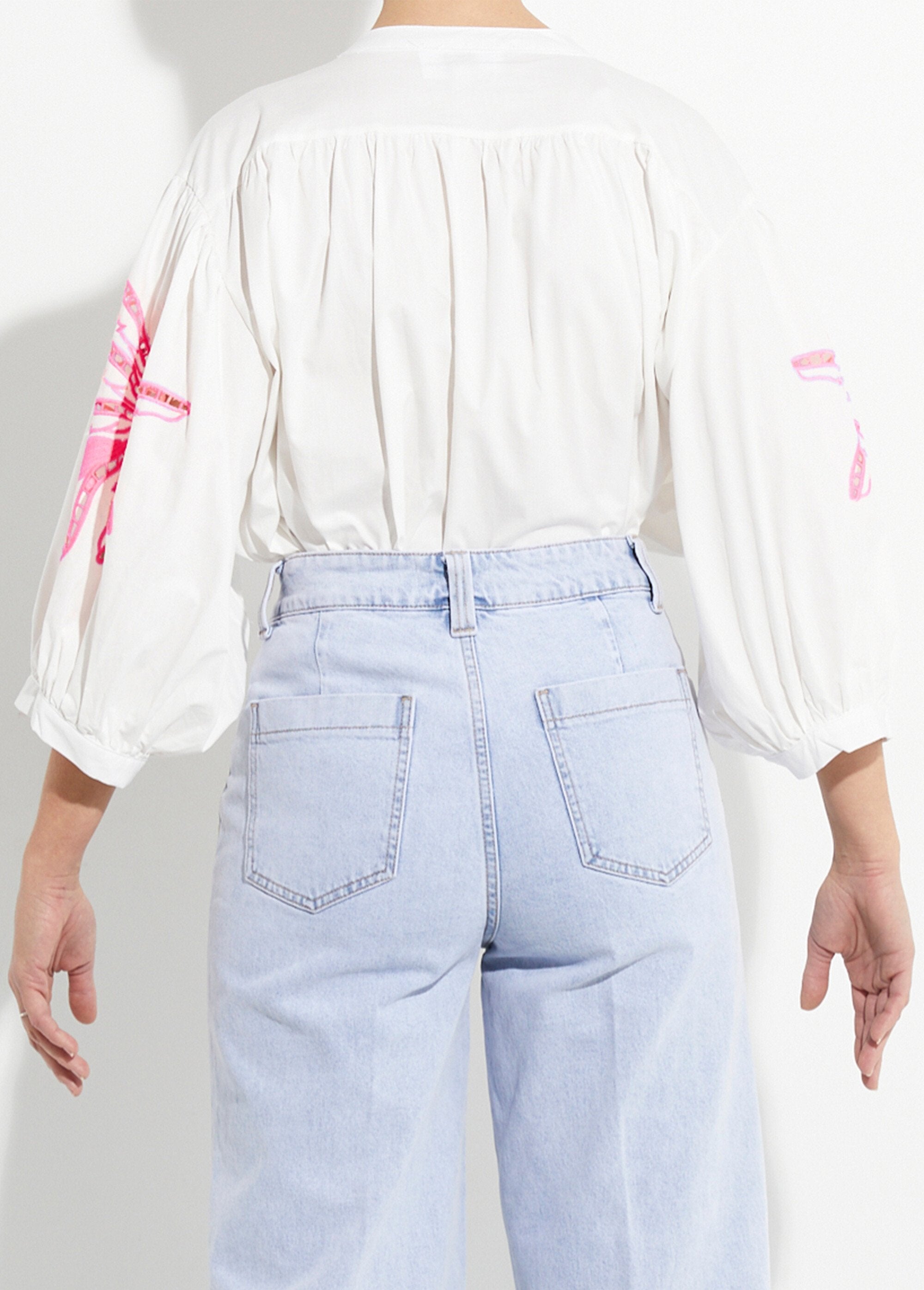 Loose-fitting_blouse_with_embroidered_palm_tree_sleeves_White_and_fluorescent_pink_DO1_slim