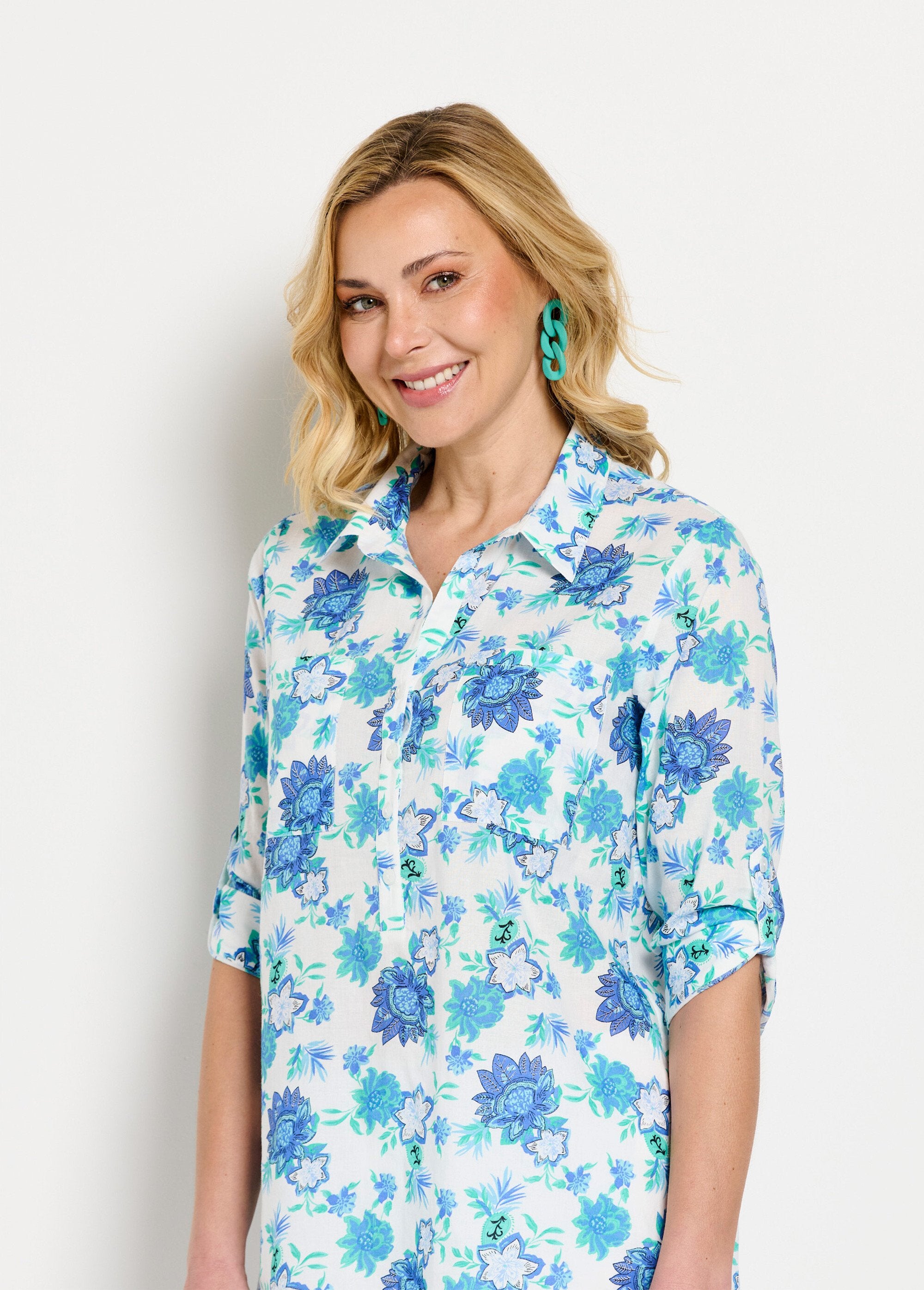 Long_button-down_cotton_blouse_with_floral_print_Blue_print_DE1_slim