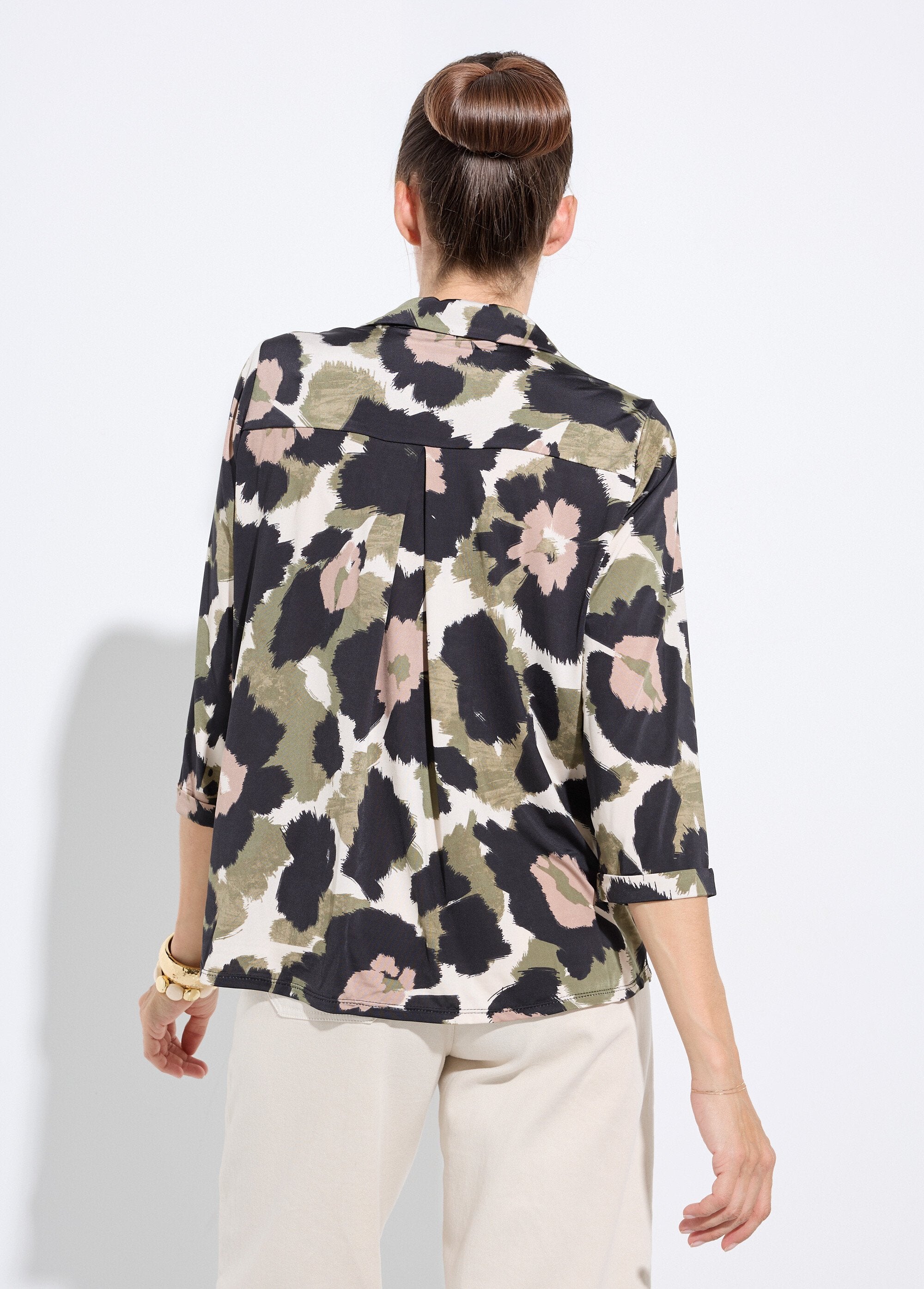 Camouflage_flowing_blouse_with_tailored_collar_Black_and_khaki_DO1_slim