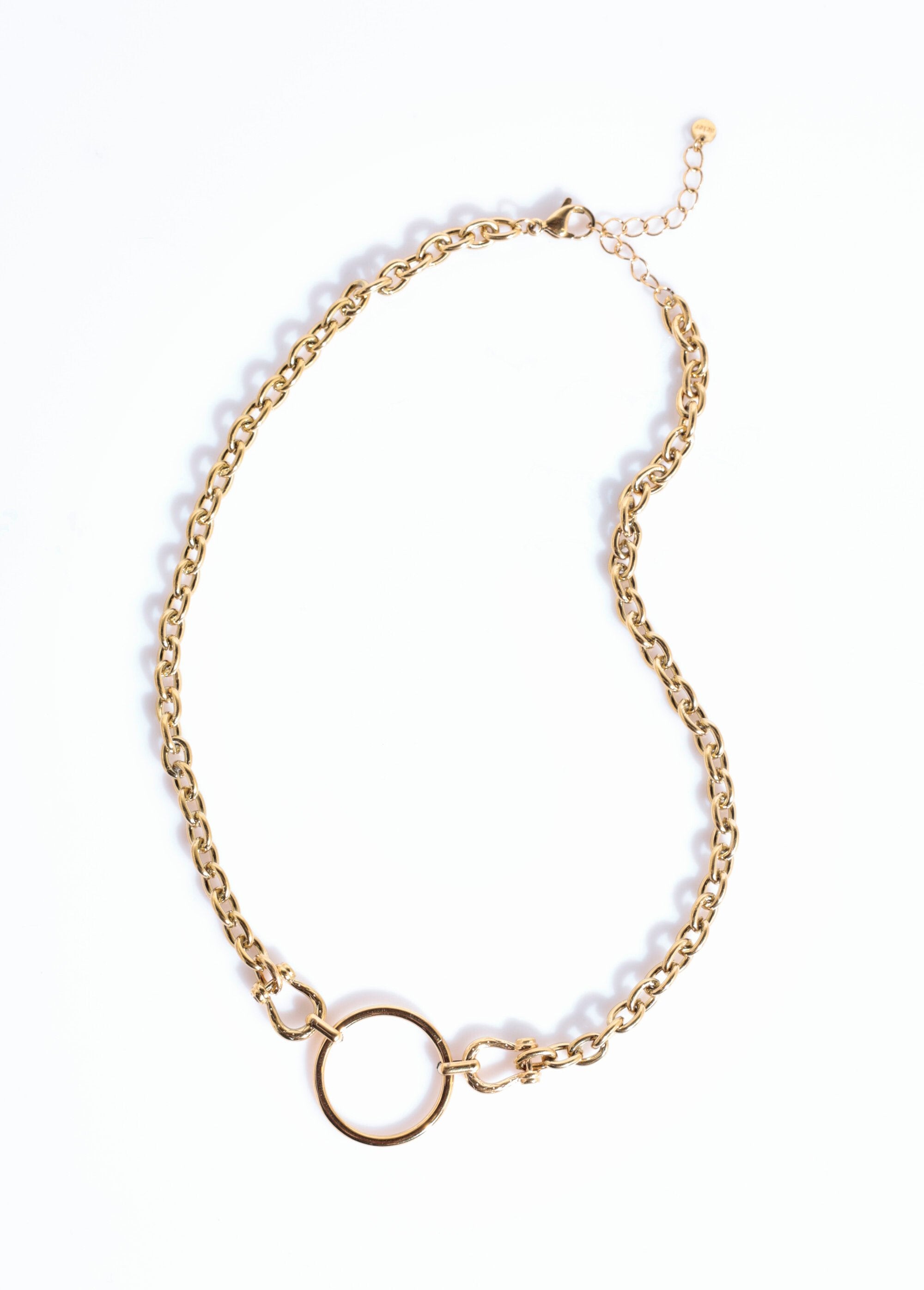 Stainless_steel_necklace_with_shackle_detail_Golden_OV1_slim