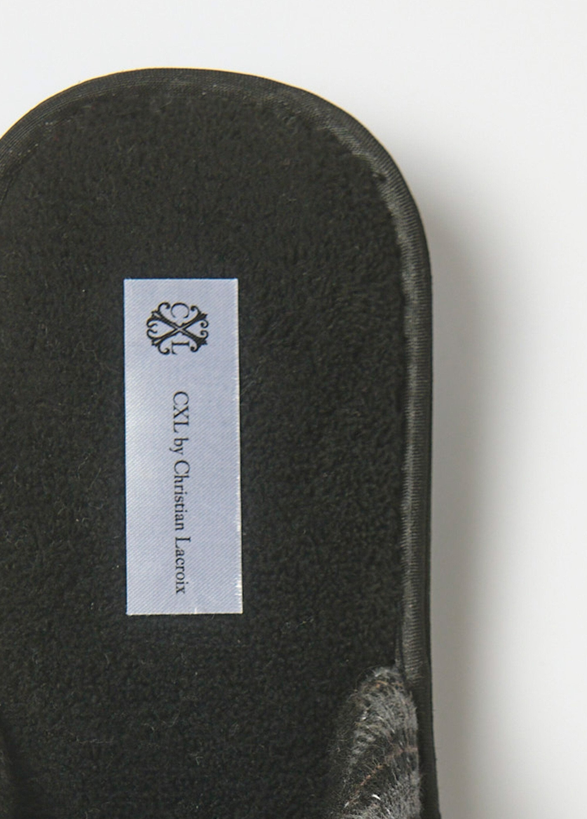 Checkered_mule_slippers_Gray_tiles_DE1_slim