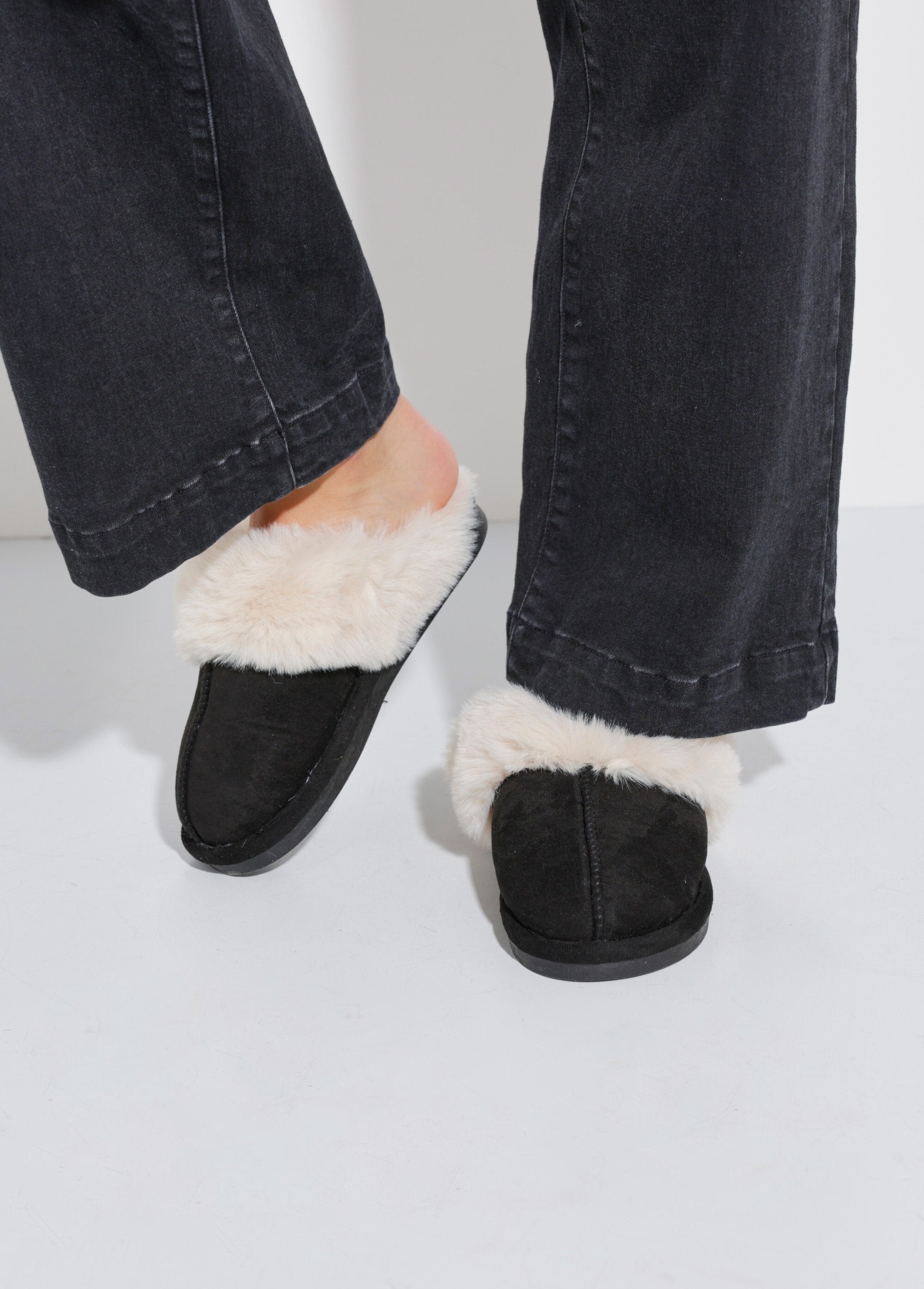 Mules_Slippers_Black_SF1_slim