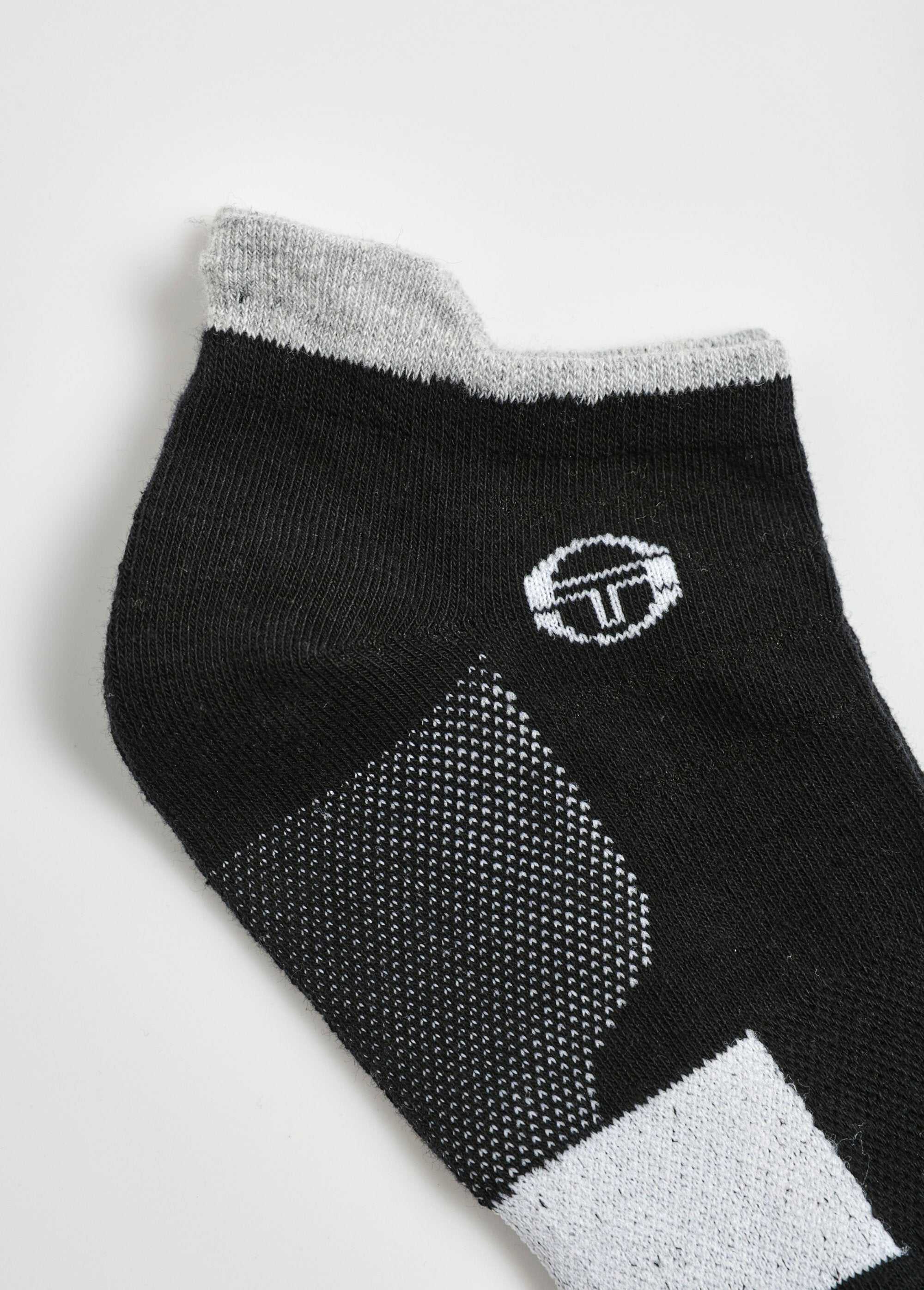 Pack_of_3_heel_detail_socks_Assorted_gray_DE2_slim