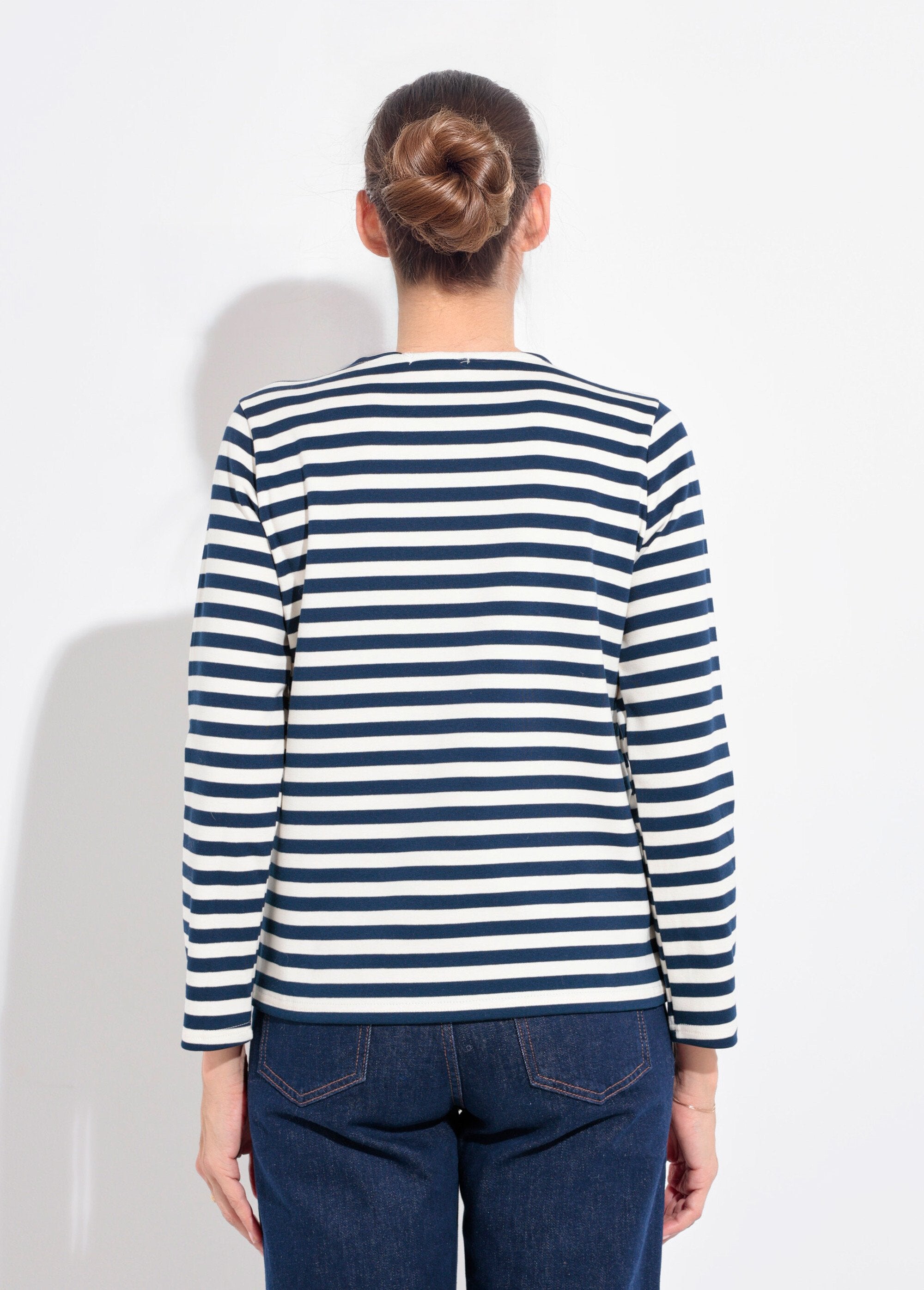 Sailor's_shirt_with_open_round_neck_and_heart_embroidery_Marine_DO1_slim