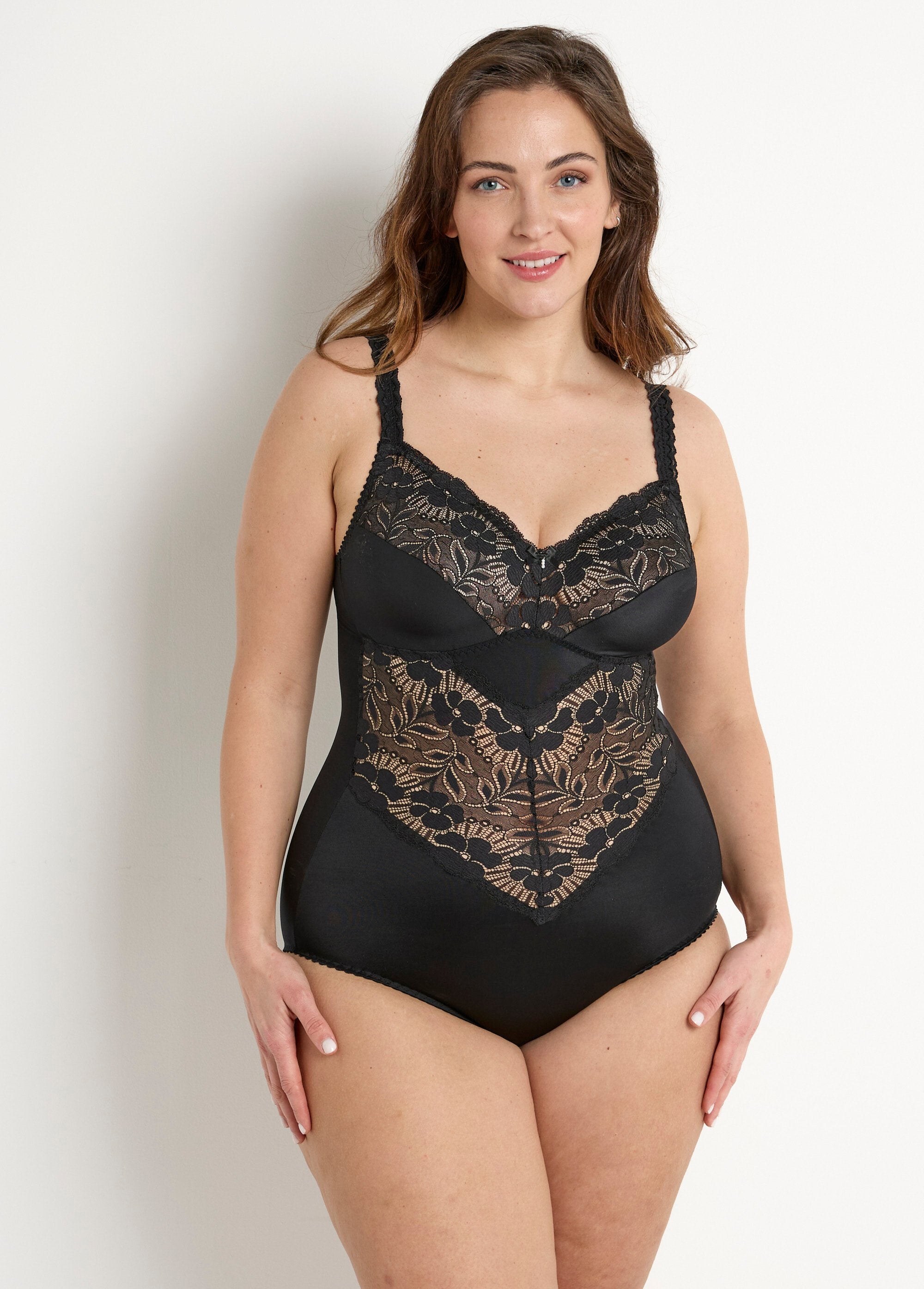 Body_without_underwire_with_inlaid_lace_Black_FA1_curvy