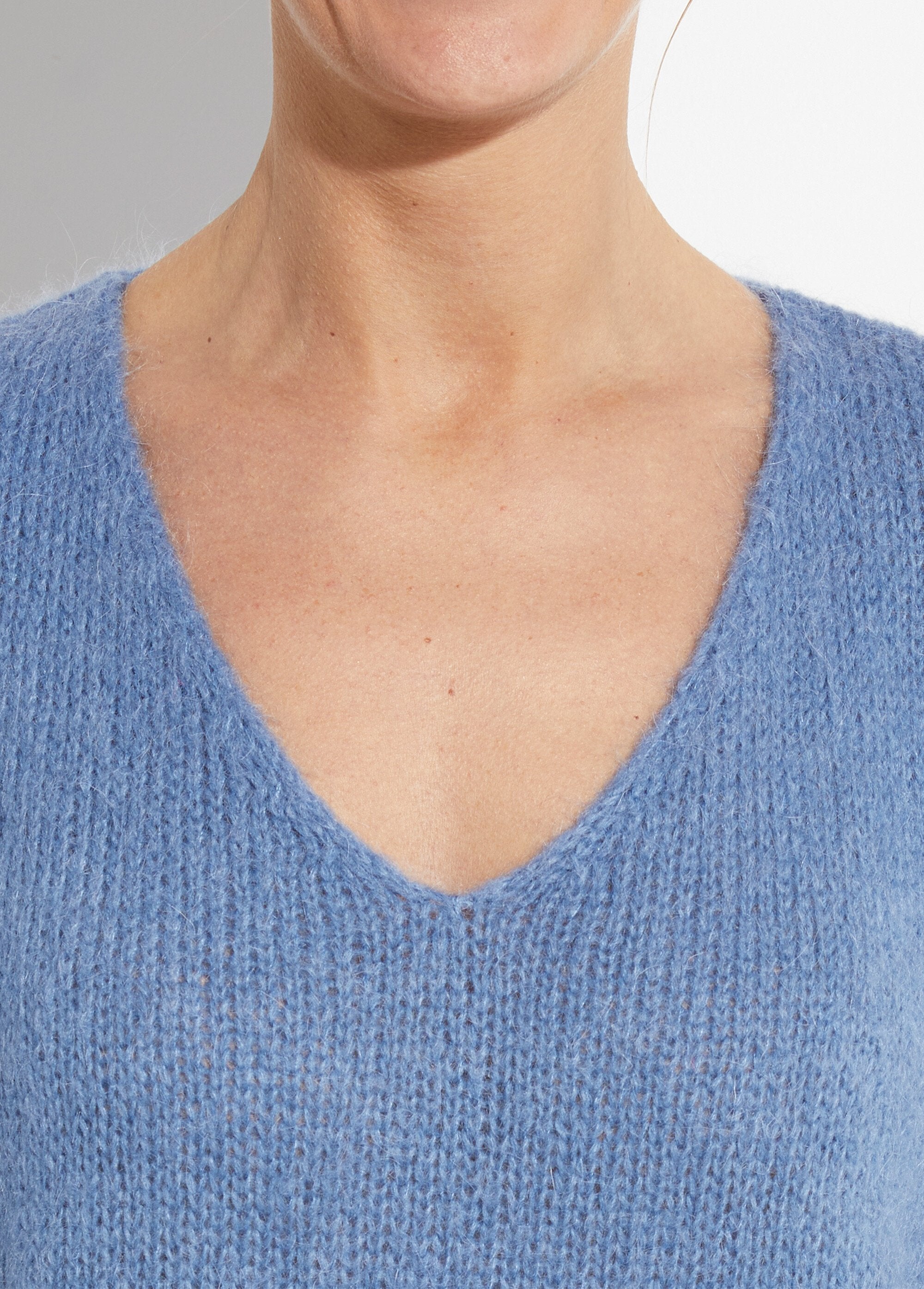 Warm_V-neck_knit_sweater_with_mohair_Denim_blue_DE1_slim