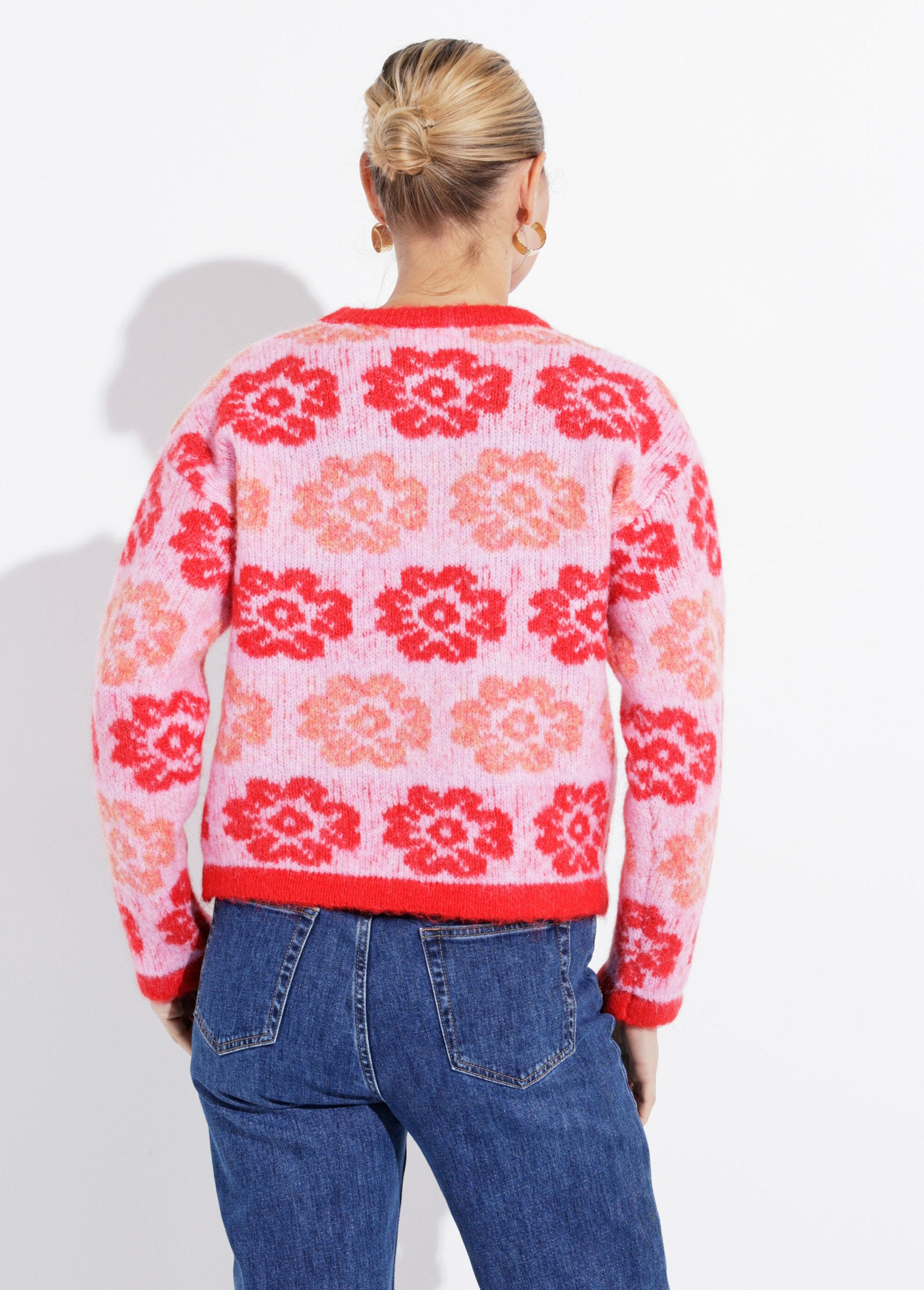 Cropped_floral_knit_sweater_Pink_and_red_DO1_slim