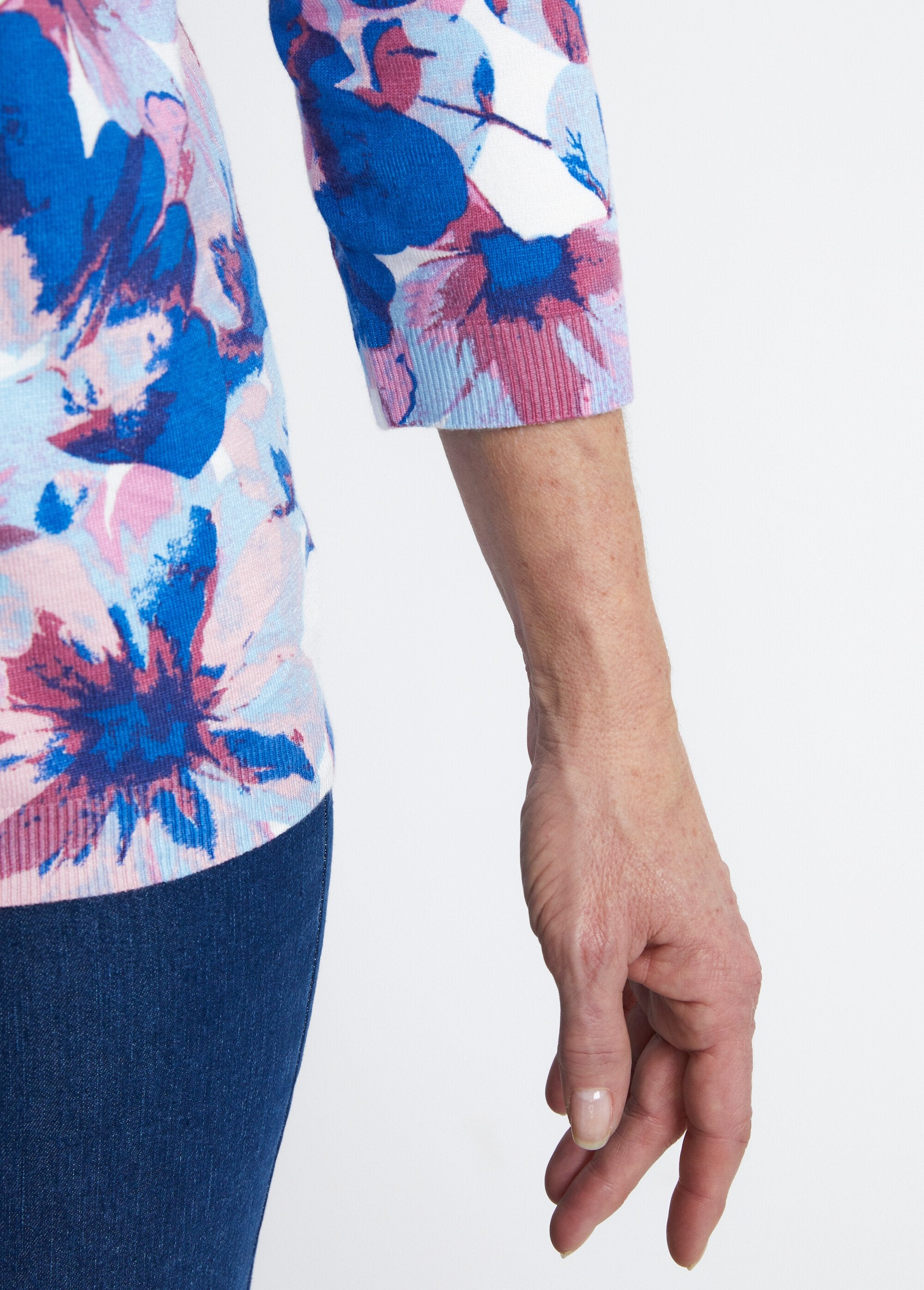 Floral_print_3/4_sleeve_sweater_Blue_and_pink_DE2_slim