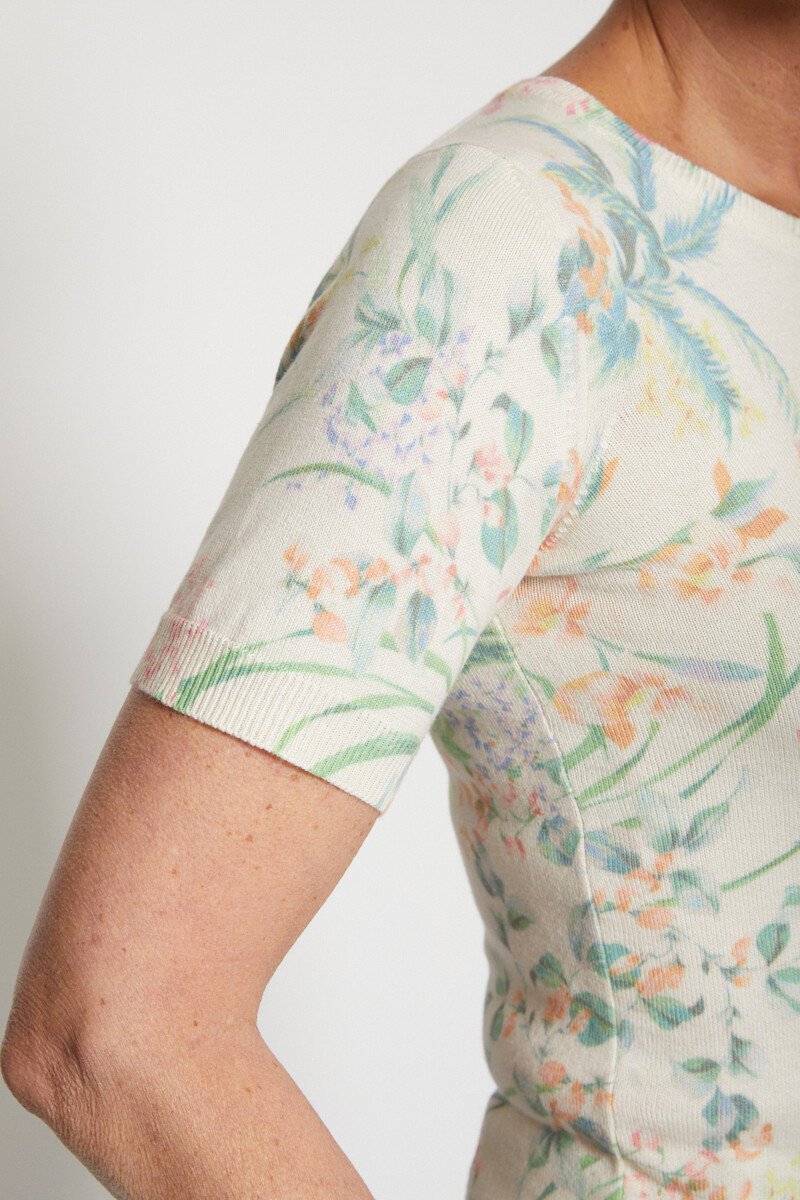 Floral_print_short_sleeve_sweater_Beige_and_green_DE3_slim