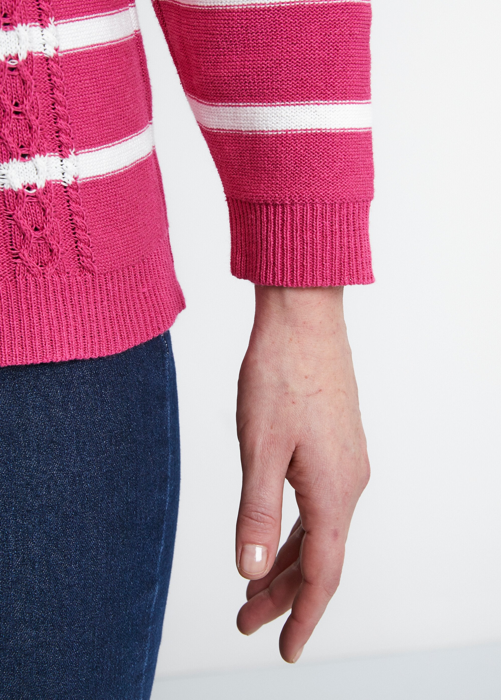 Striped_sweater_with_sailor-style_buttons_Raspberry_and_white_DE3_slim