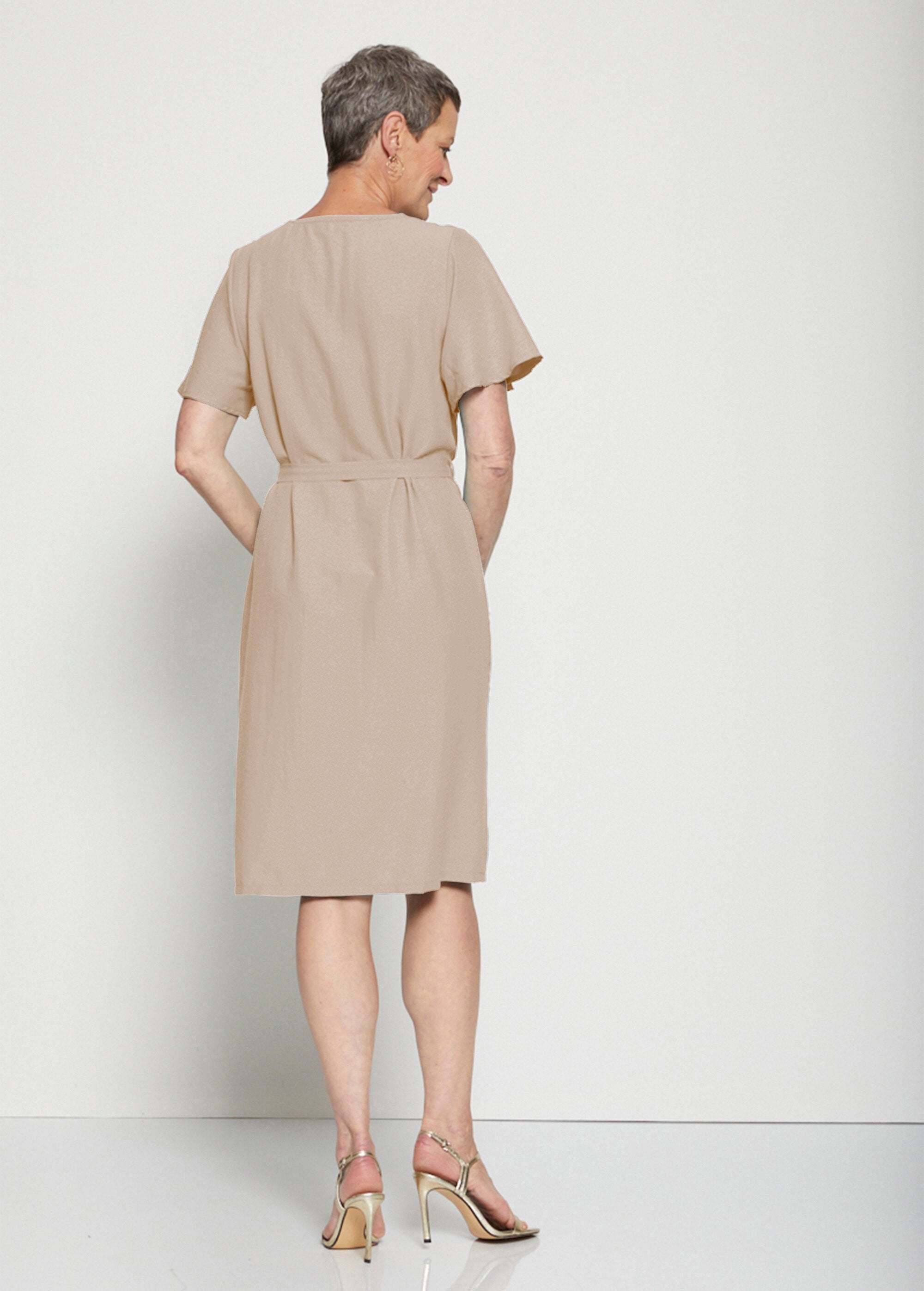 Short_straight_dress_in_plain_flowing_fabric_Sand_DO1_slim