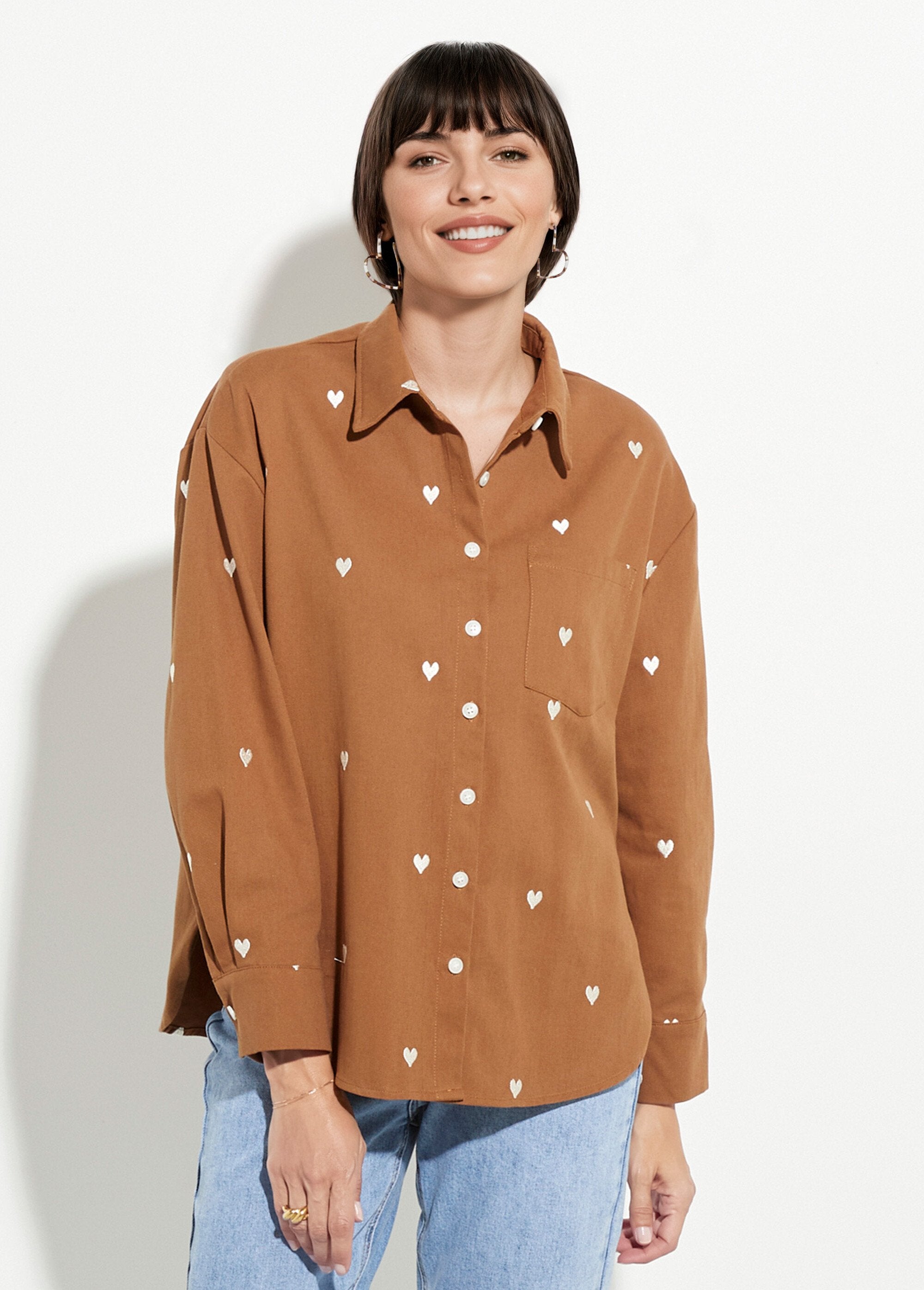 Twill_overshirt_with_embroidered_hearts_camel_FA1_slim