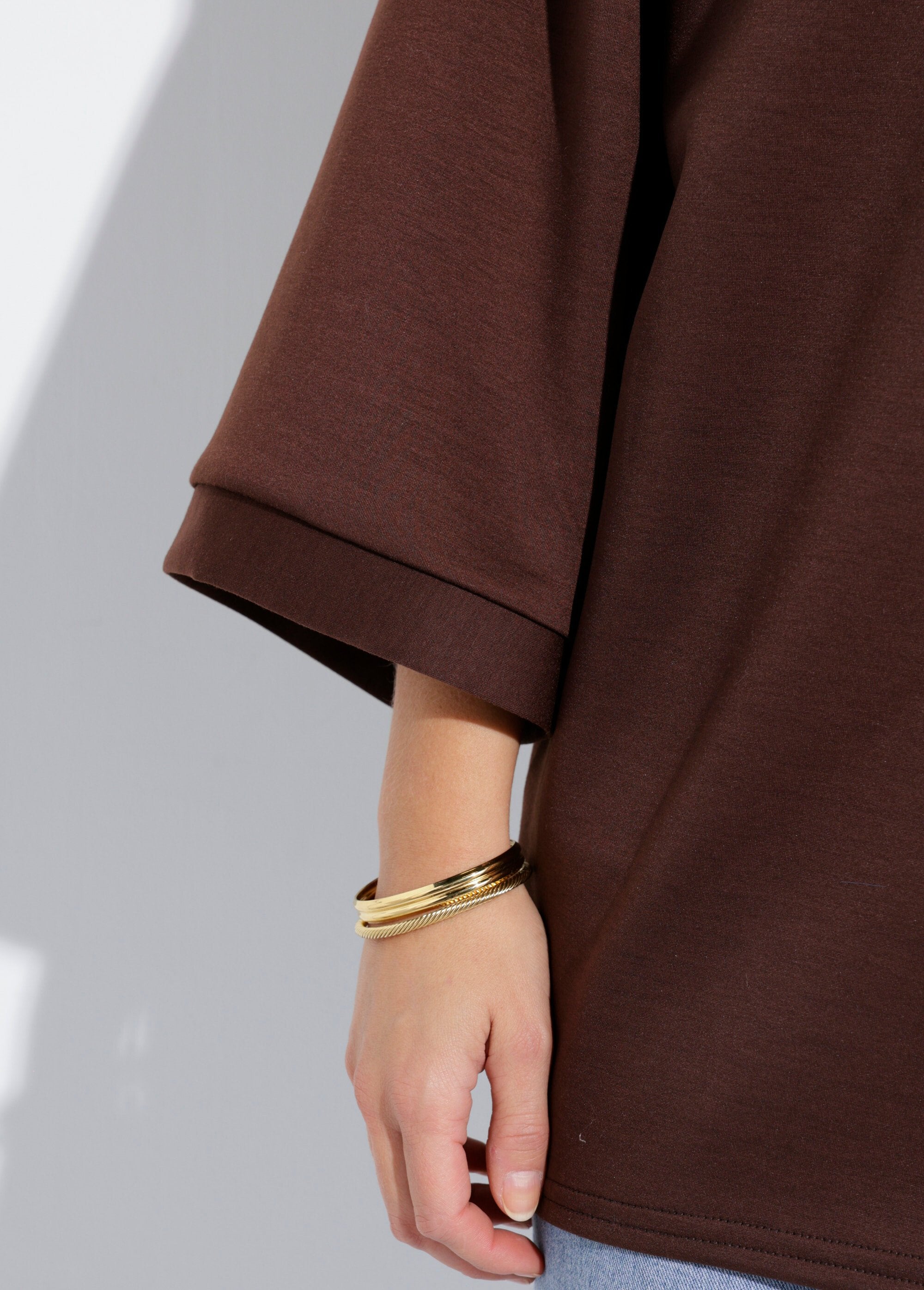 Wide_round_neck_sweatshirt,_3/4_sleeves_Chocolate_DE2_slim