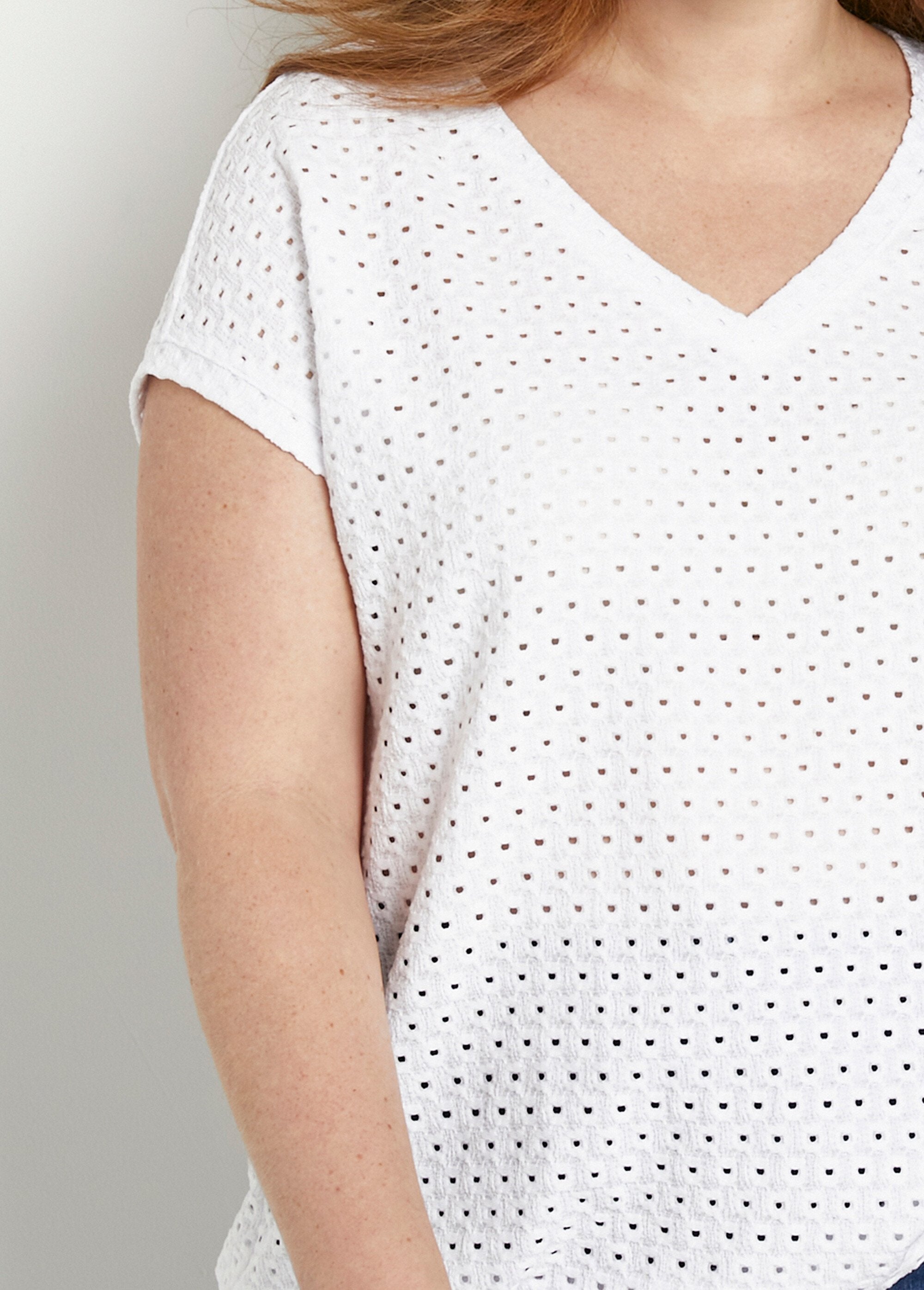 Loose_T-shirt_with_short_plain_V-neck_blouse_White_DE1_curvy