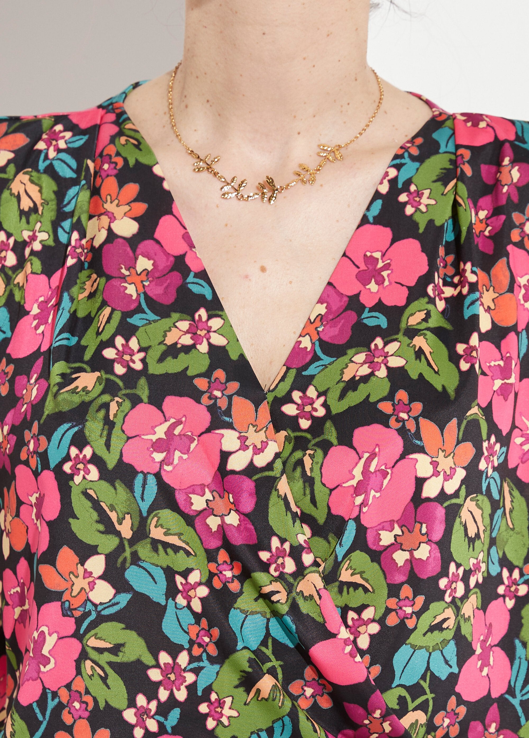 Floral_wrap-around_blouse_T-shirt_Black_and_fuchsia_DE1_slim