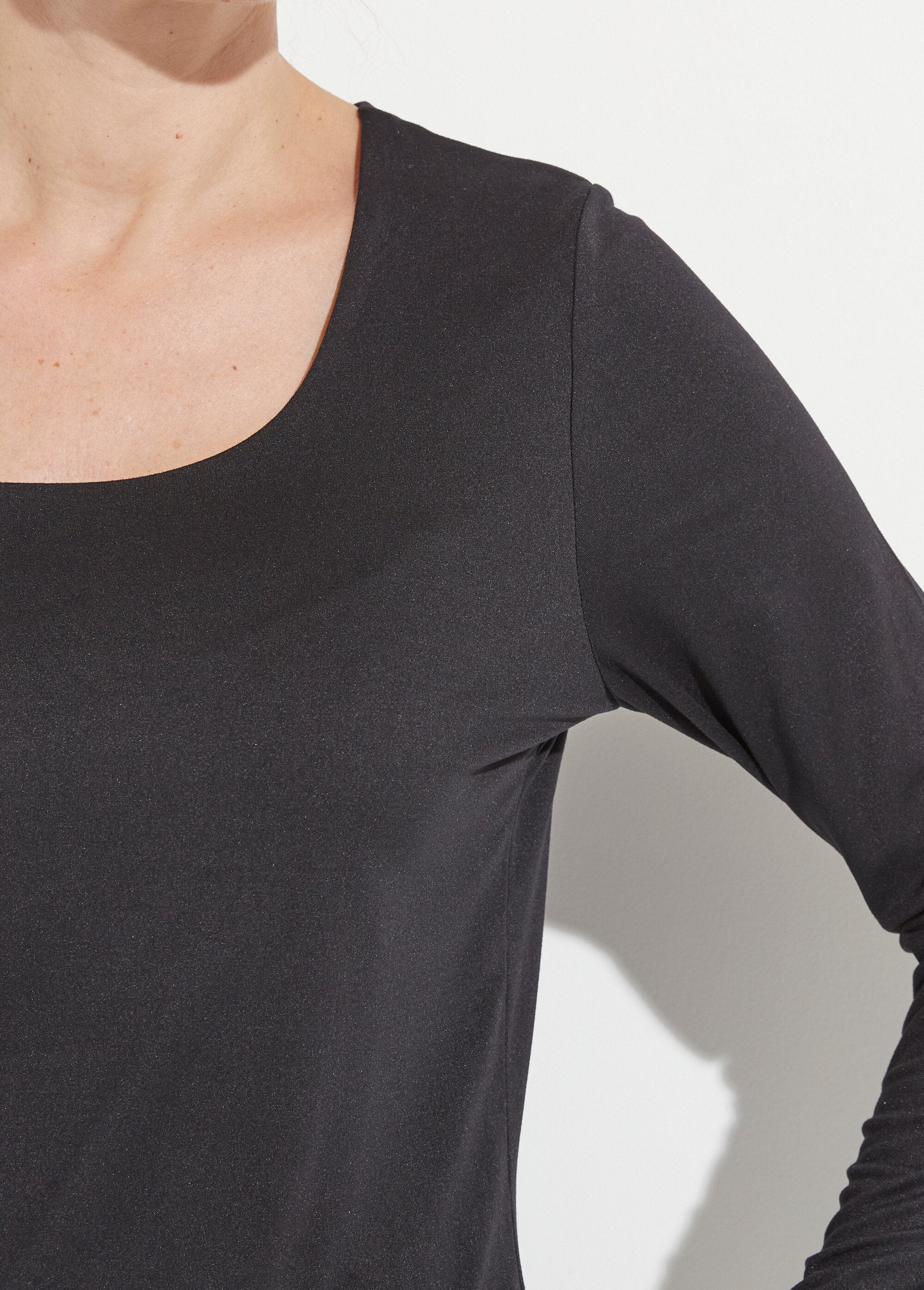 Long-sleeved_dancer_collar_T-shirt_Black_DE1_slim