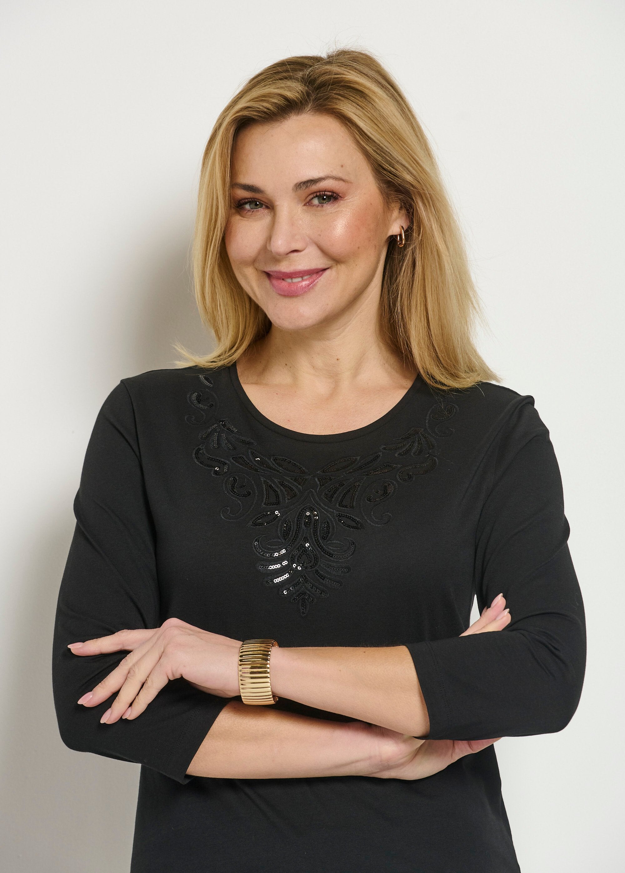 Short_embroidered_t-shirt_with_3/4_sleeves_Black_DE1_slim