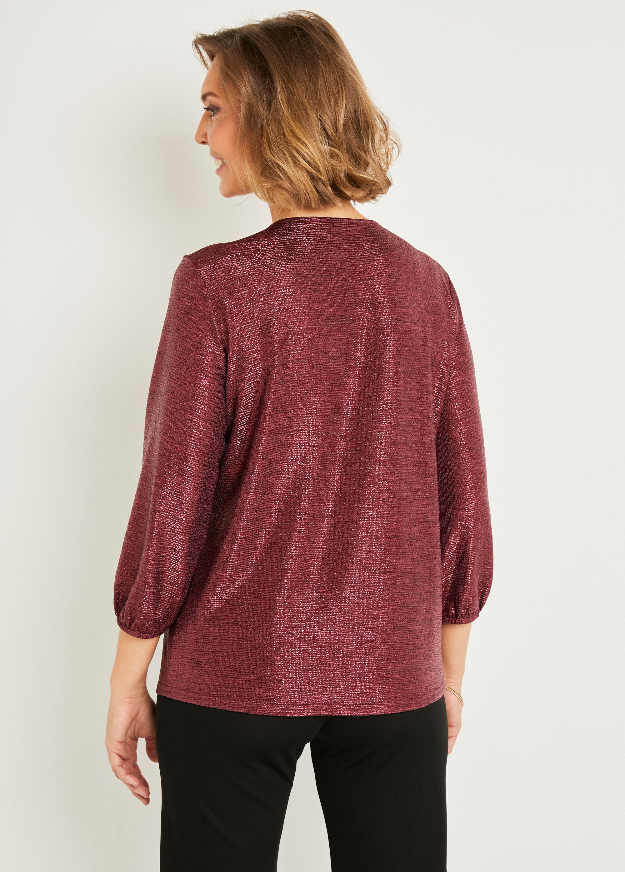 Mid-length_loose_shiny_knit_V-neck_t-shirt_Raspberry_DO1_slim