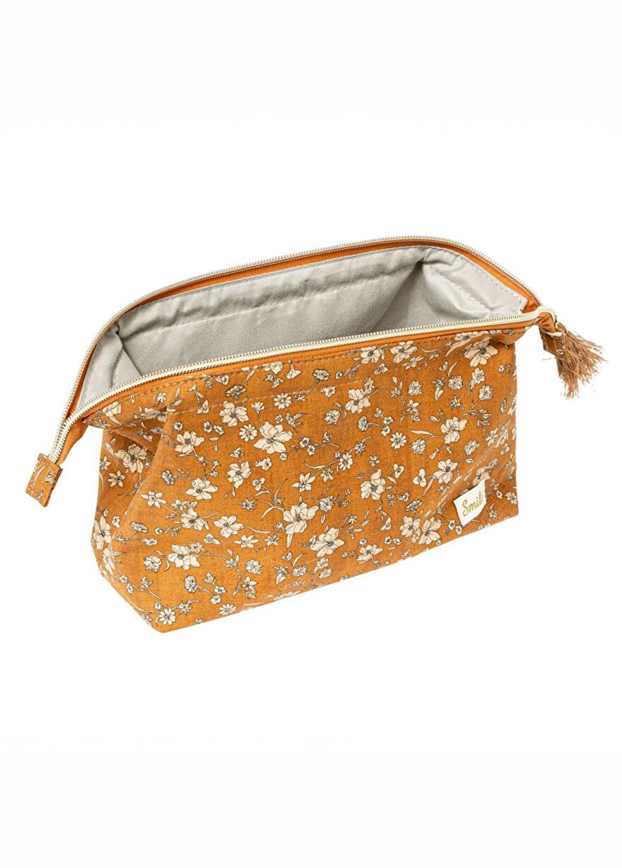 Toiletry_bag_with_wide_opening_YELLOW_DE1_slim