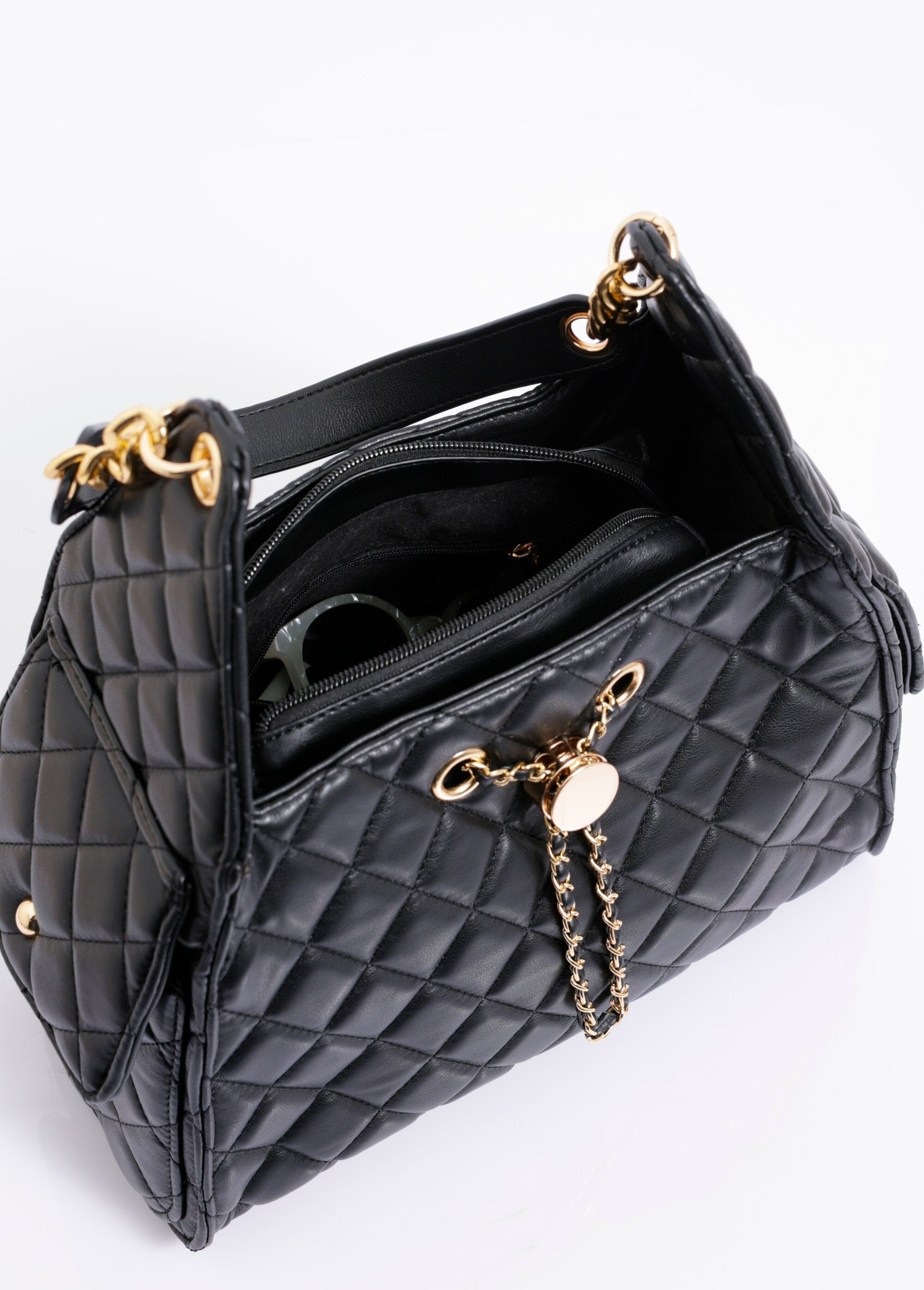 Chic_quilted_handbag_with_metal_details_Black_DE2_slim