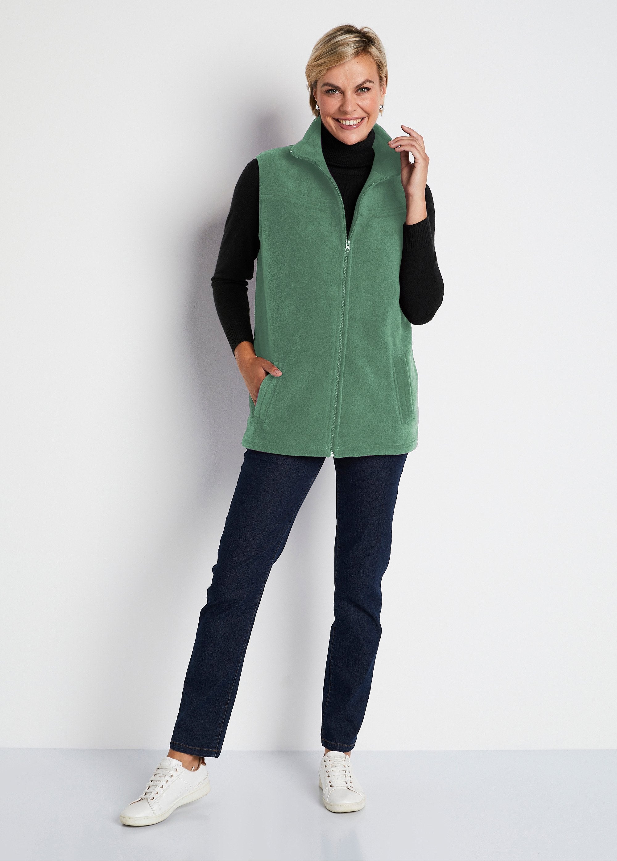 Zipped_sleeveless_fleece_jacket_Almond_green_SF1_slim