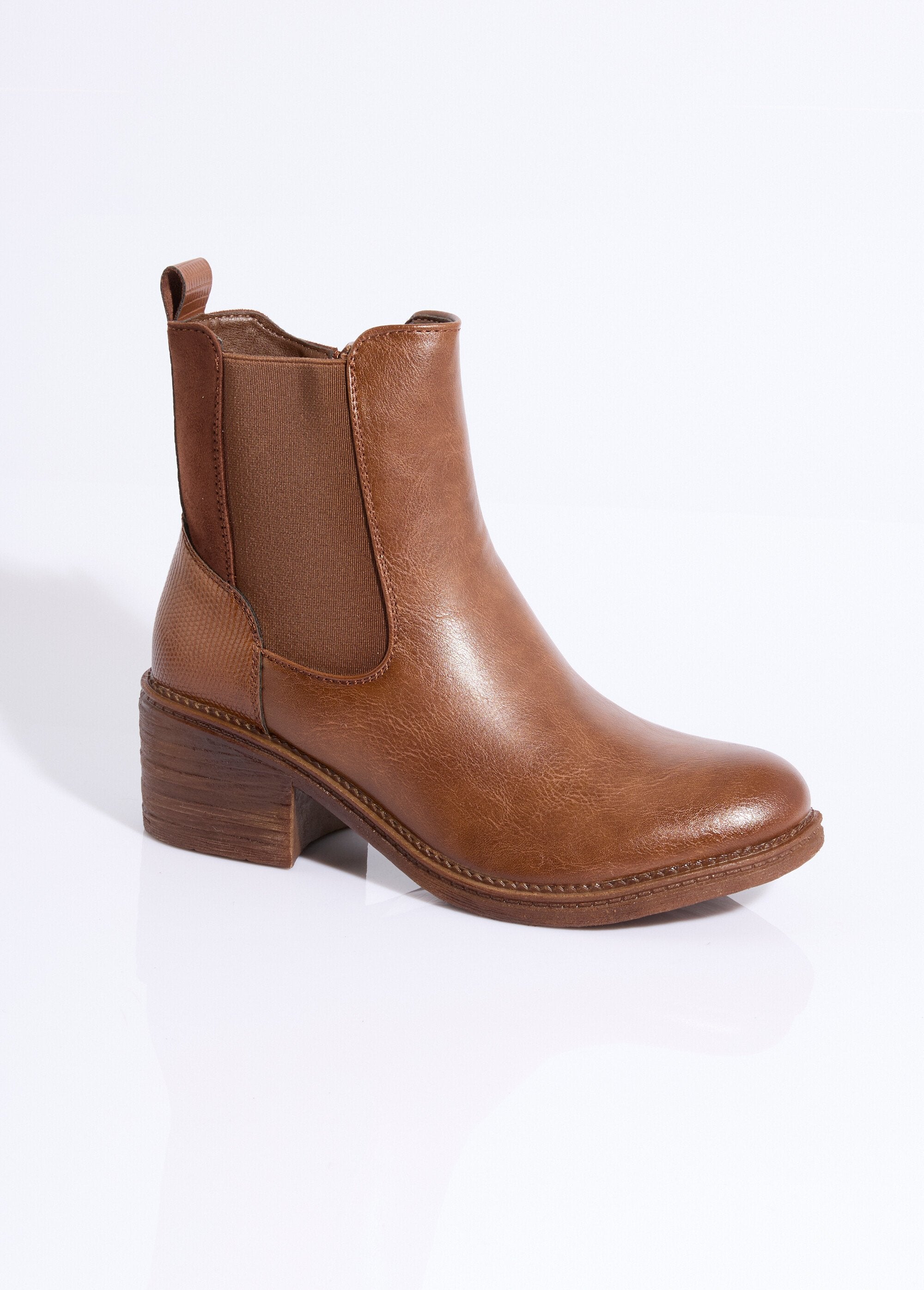 Round-toe_heeled_Chelsea_boots_Brown_FA1_slim