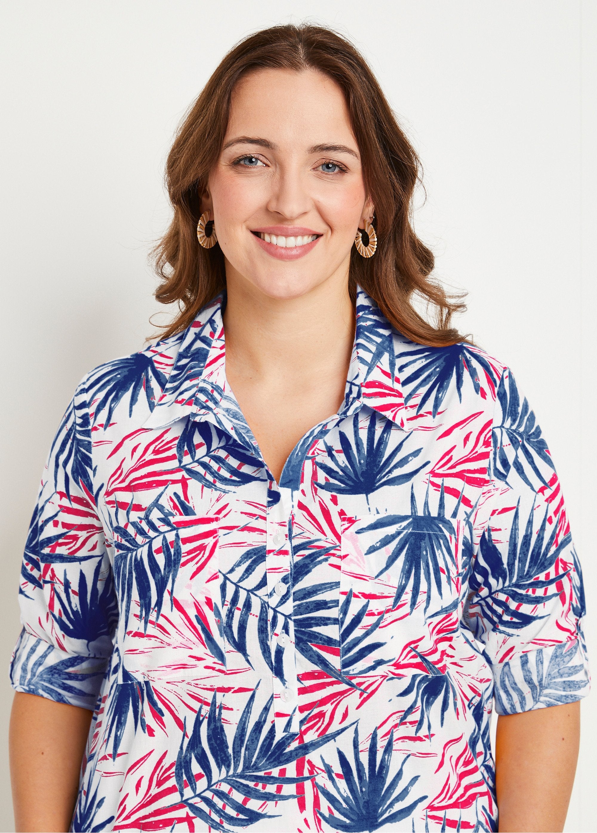 Long_printed_cotton_buttoned_blouse_Blue_print_DE1_curvy