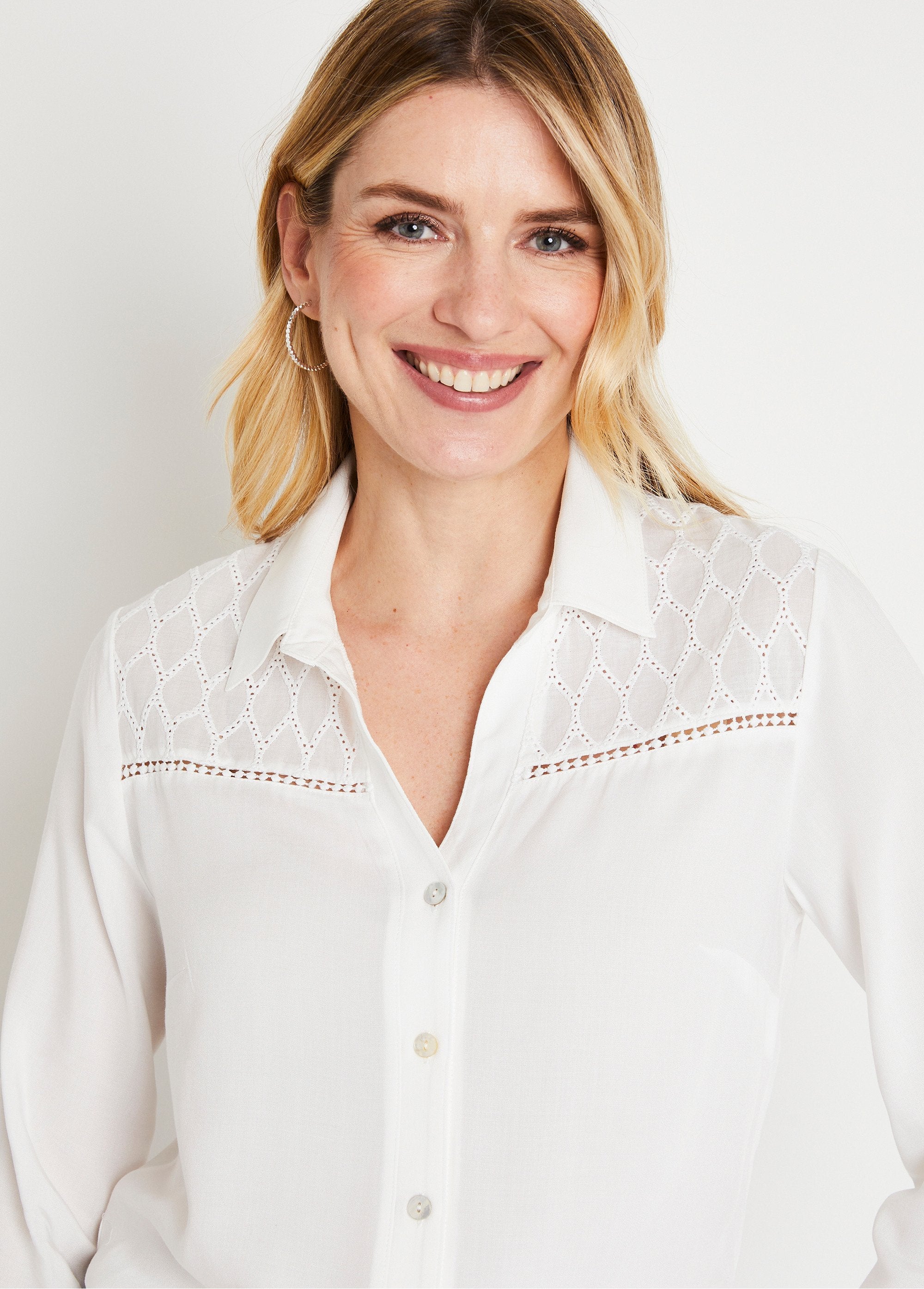 Plain_embroidered_straight_button-down_blouse_Ecru_DE1_slim