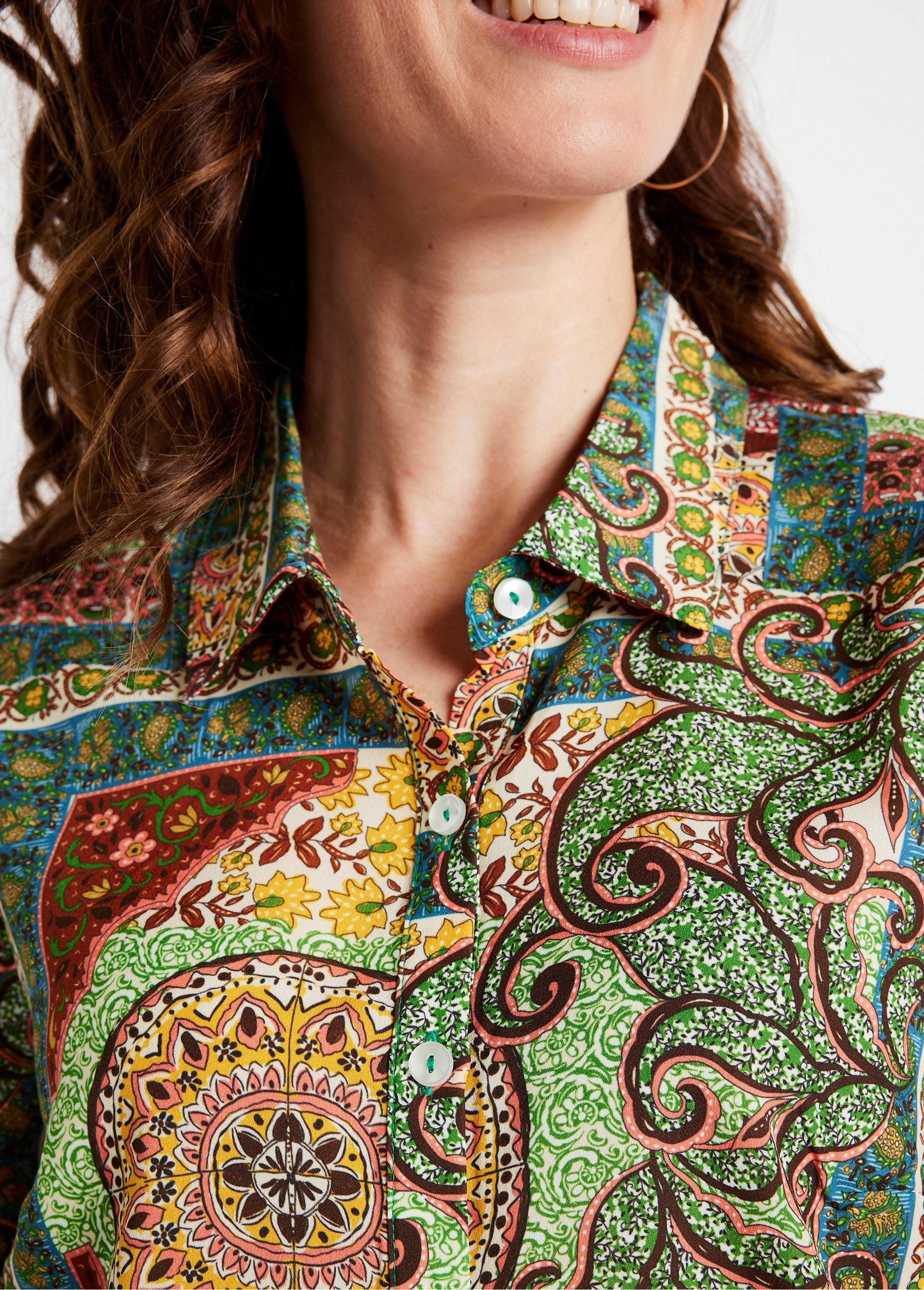 Printed_long-sleeved_blouse_Camel_print_DE3_slim