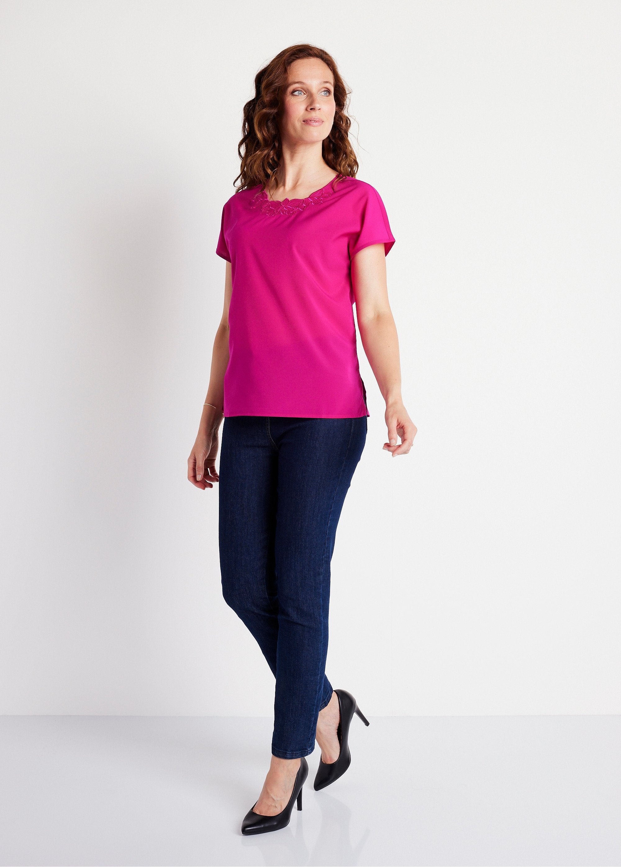 Long_short-sleeved_top_with_round_neck_embroidery_Fuchsia_SF1_slim