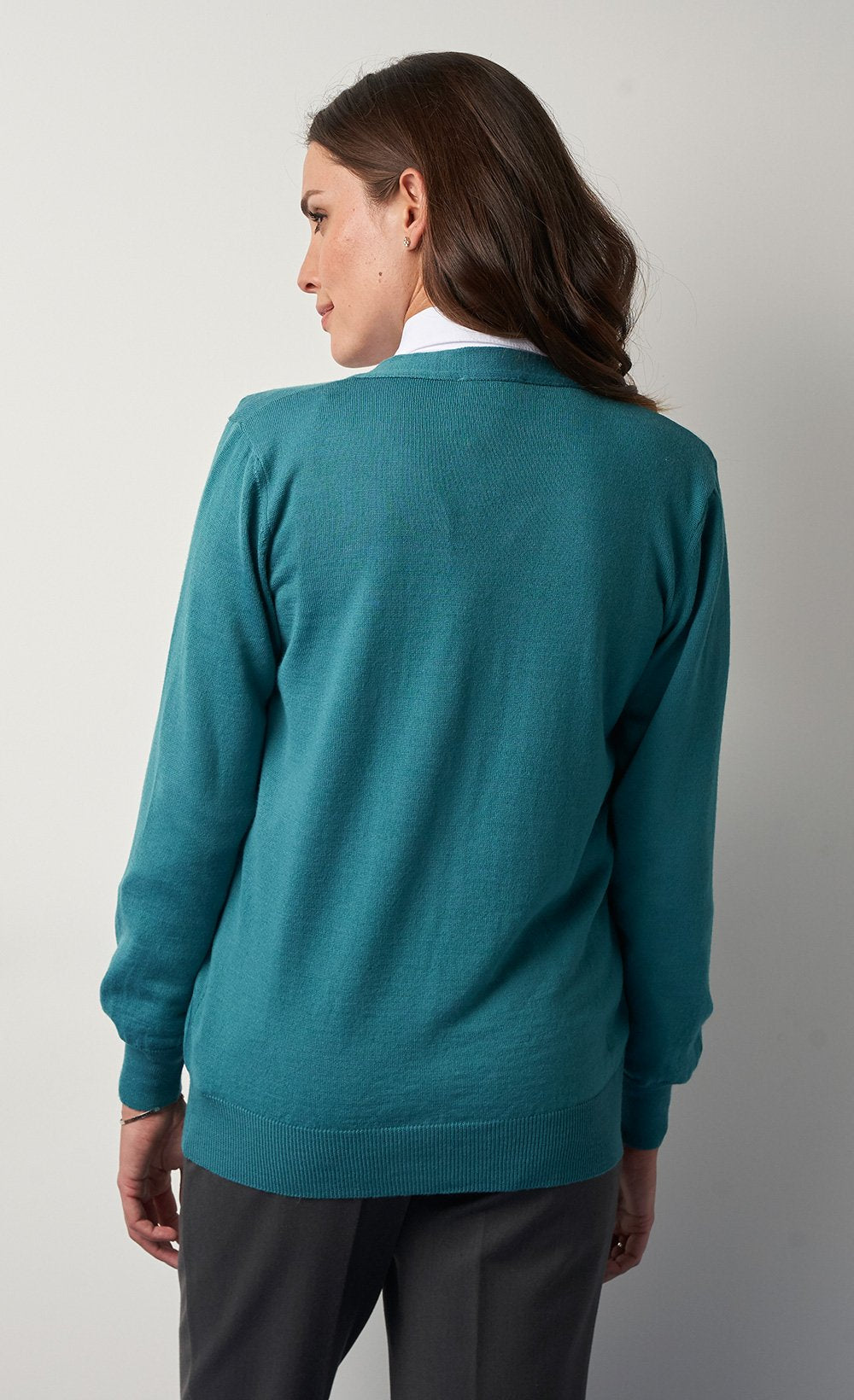 Buttoned_V-neck_cardigan_with_merino_wool_Emerald_DO1_slim