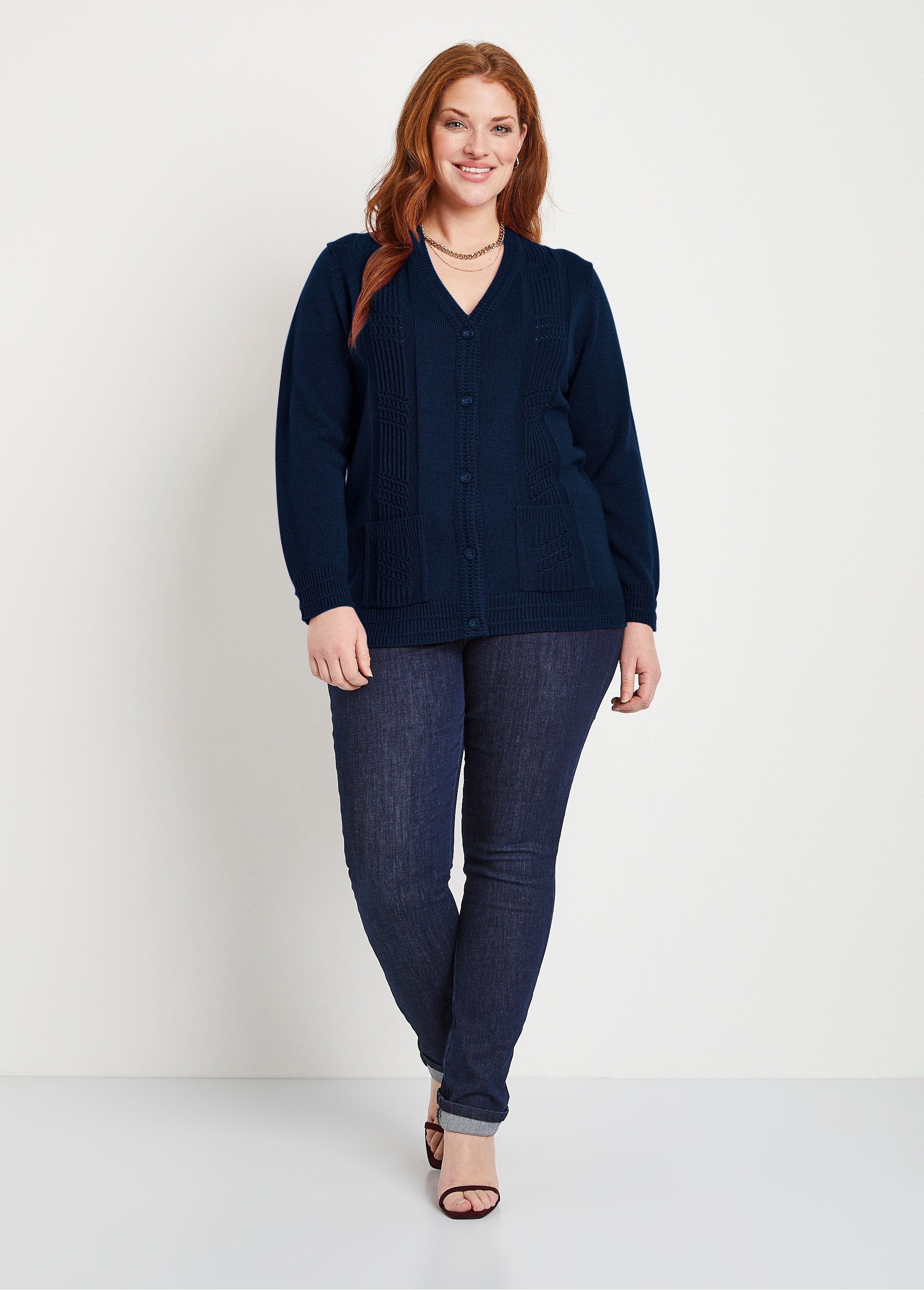 Long-sleeved_buttoned_cardigan_Marine_SF1_curvy