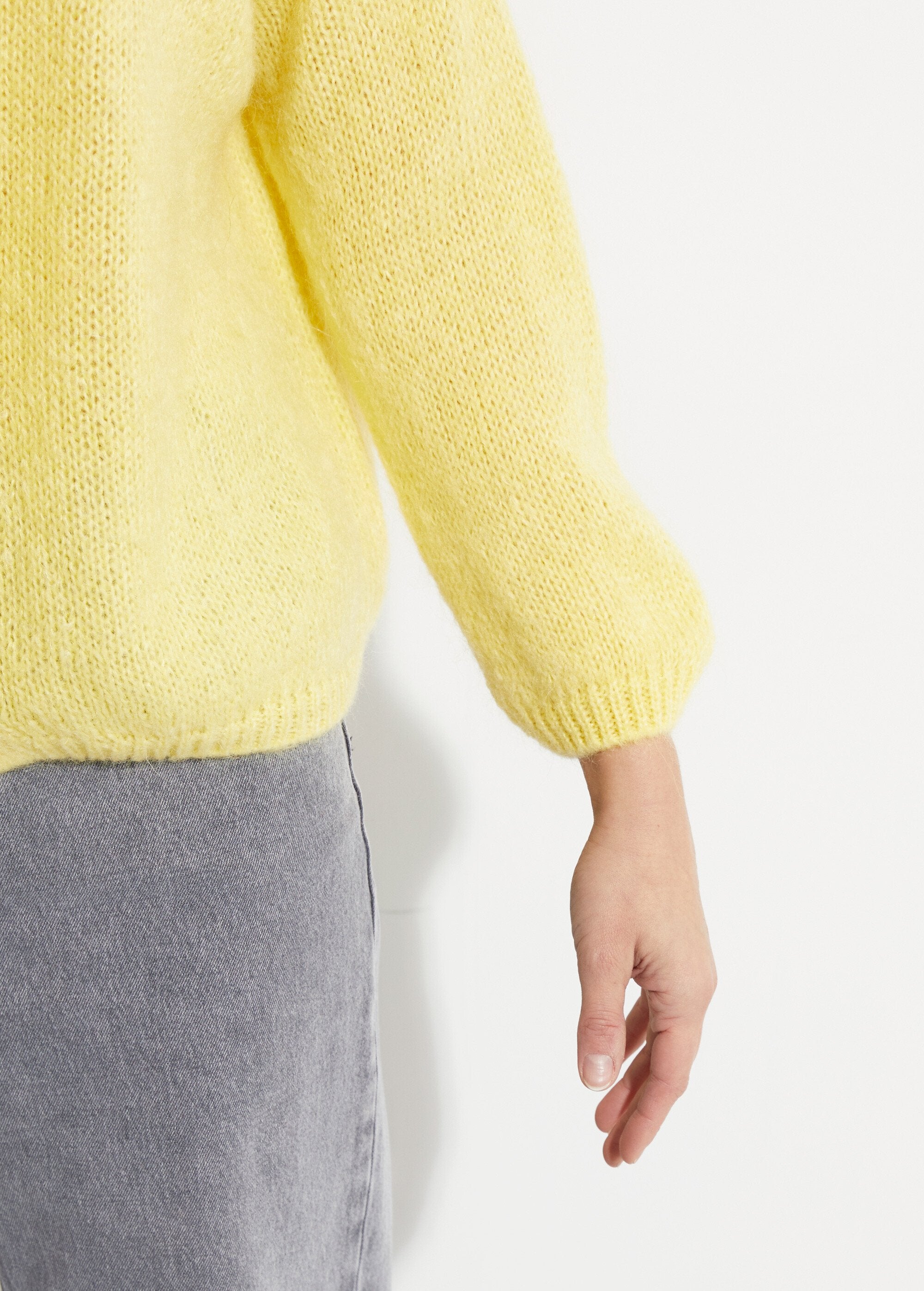 Warm_V-neck_mohair_knit_cardigan_YELLOW_DE2_slim