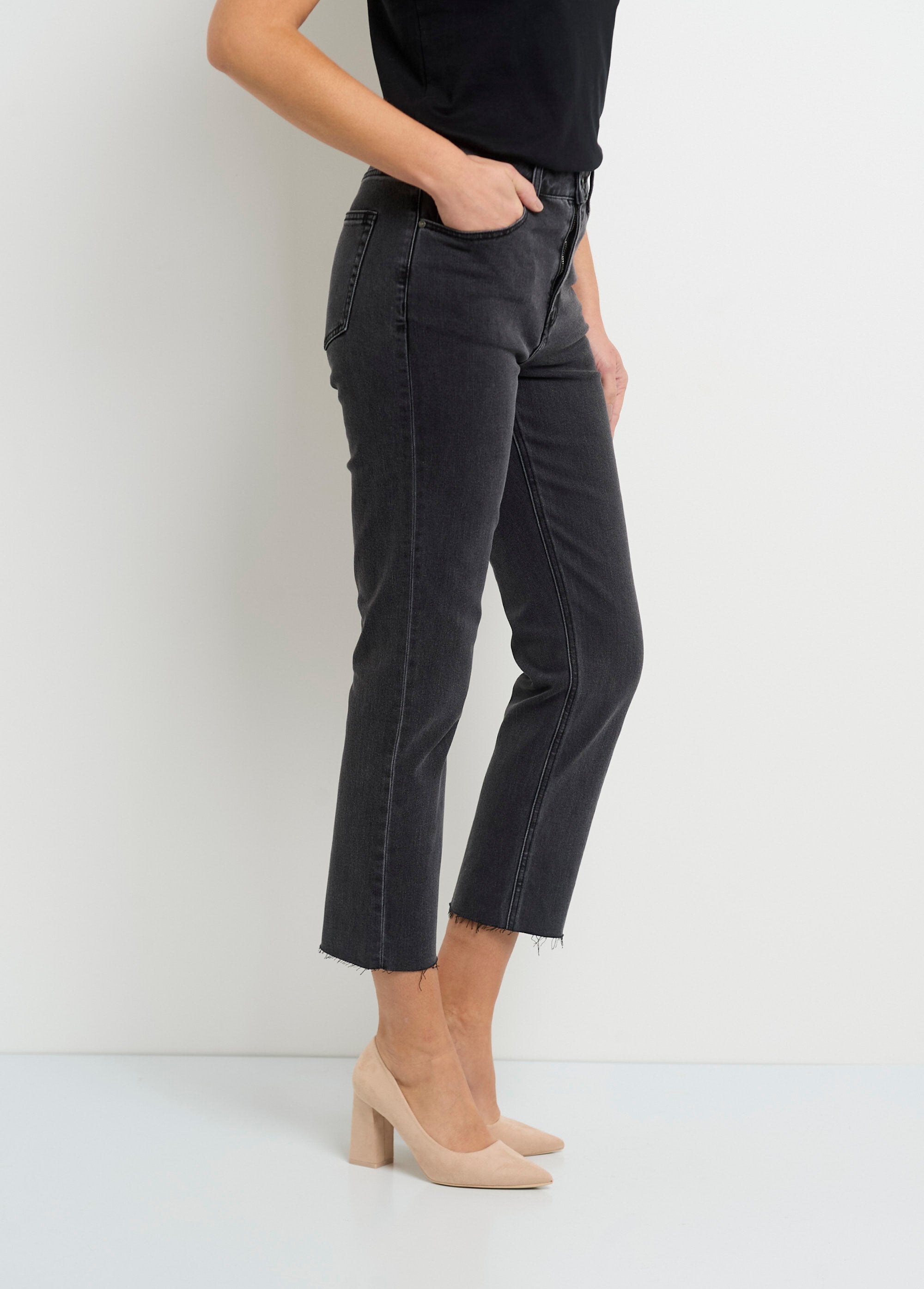 Straight_5-pocket_jeans_with_frayed_bottom_Gray_DR1_slim