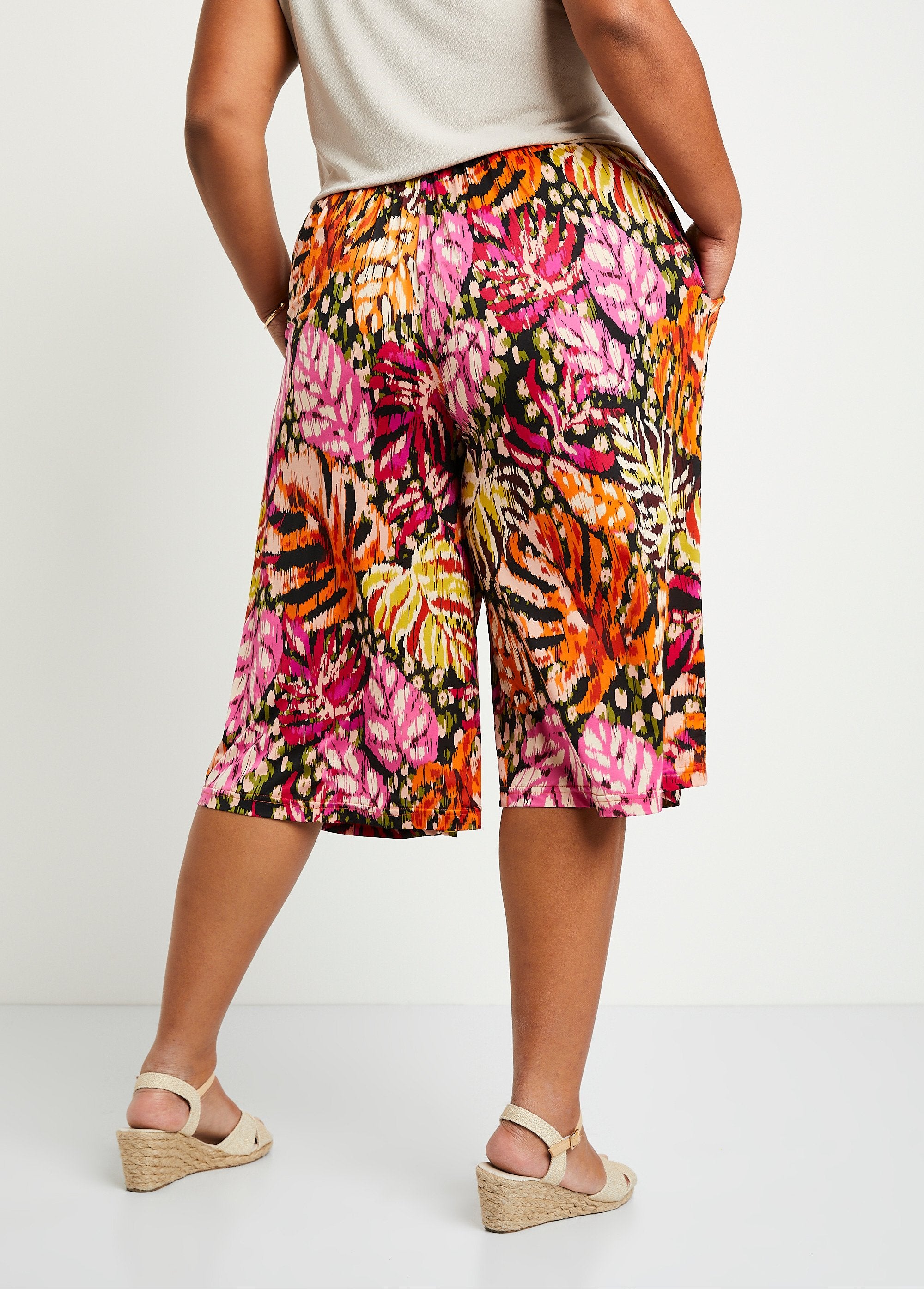 Loose_printed_elasticated_waist_culottes_Pink_and_green_DO1_curvy