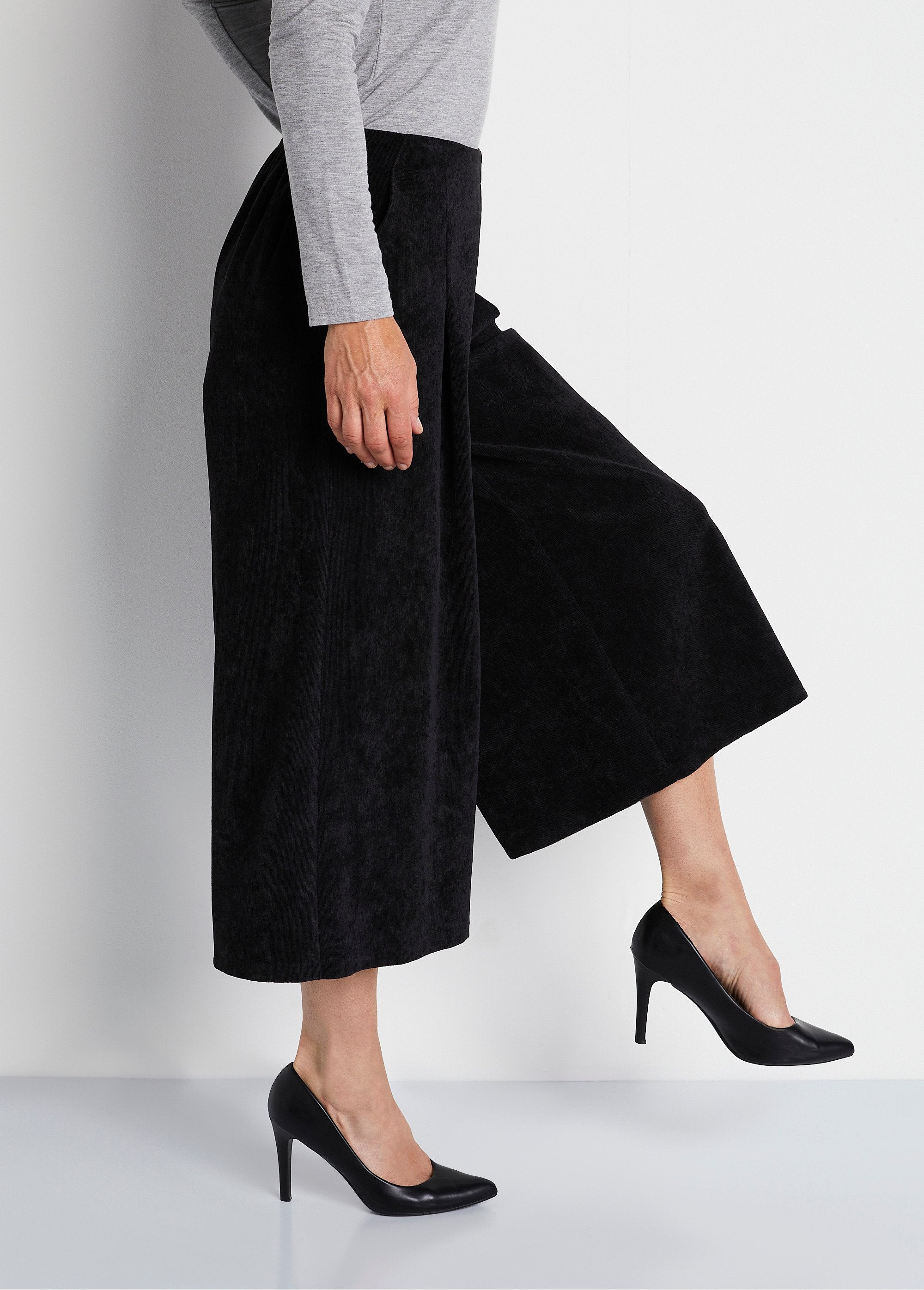 Long_milleraies_velvet_culottes_Black_DR1_slim