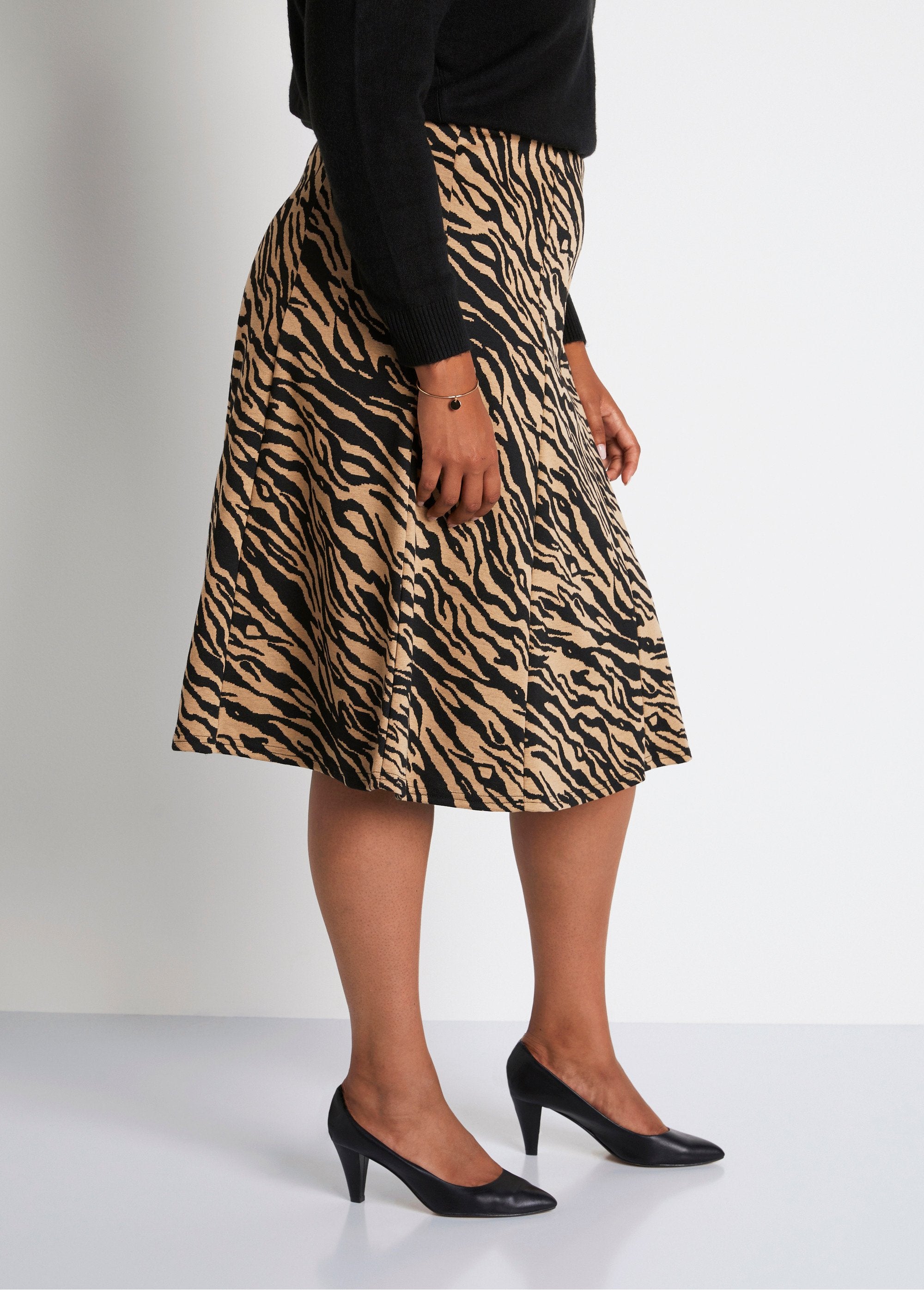 Long_flared_jacquard_knit_skirt_Zebra_camel_DR1_curvy