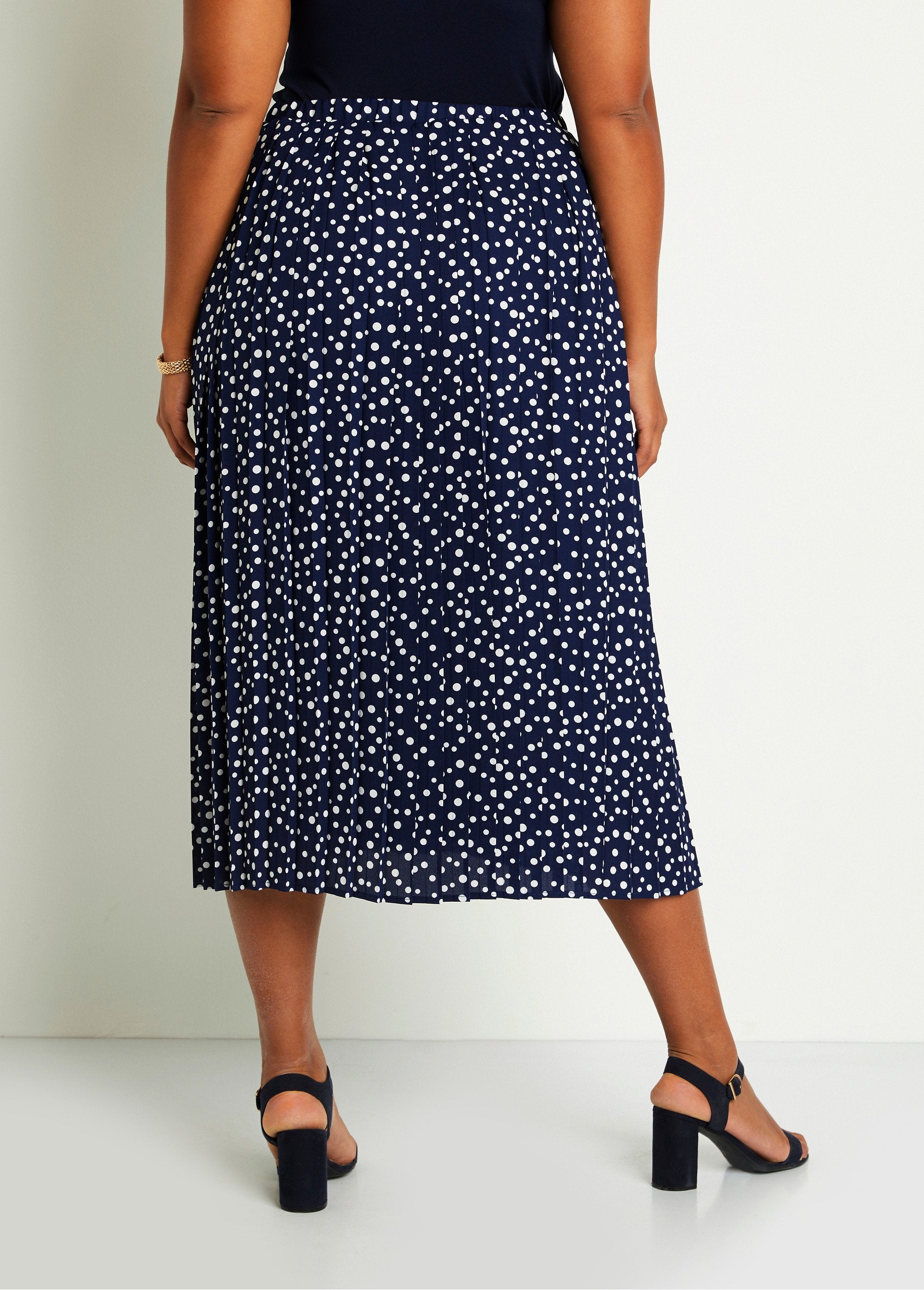 Long_pleated_polka_dot_print_skirt_Navy_and_white_DO1_curvy