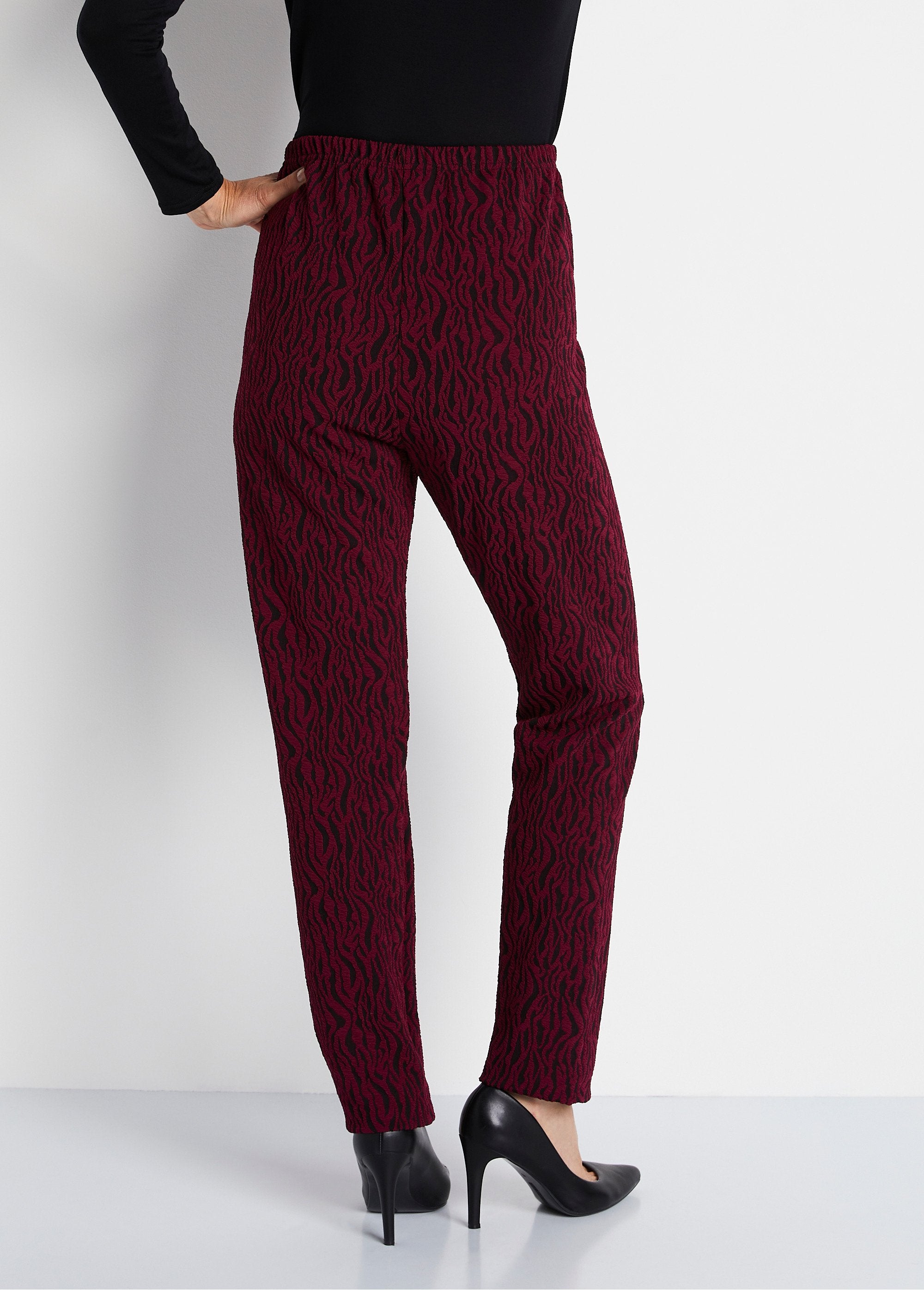 Jacquard_knit_elasticated_waist_leggings_Burgundy_zebra_DO1_slim