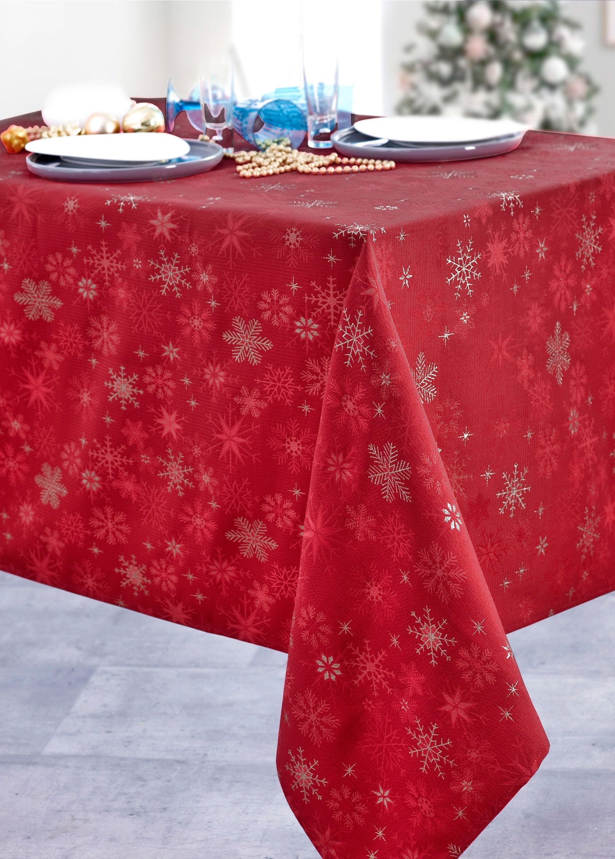 Party_tablecloth_printed_with_small_snowflakes_Red_and_yellow_FA1_slim