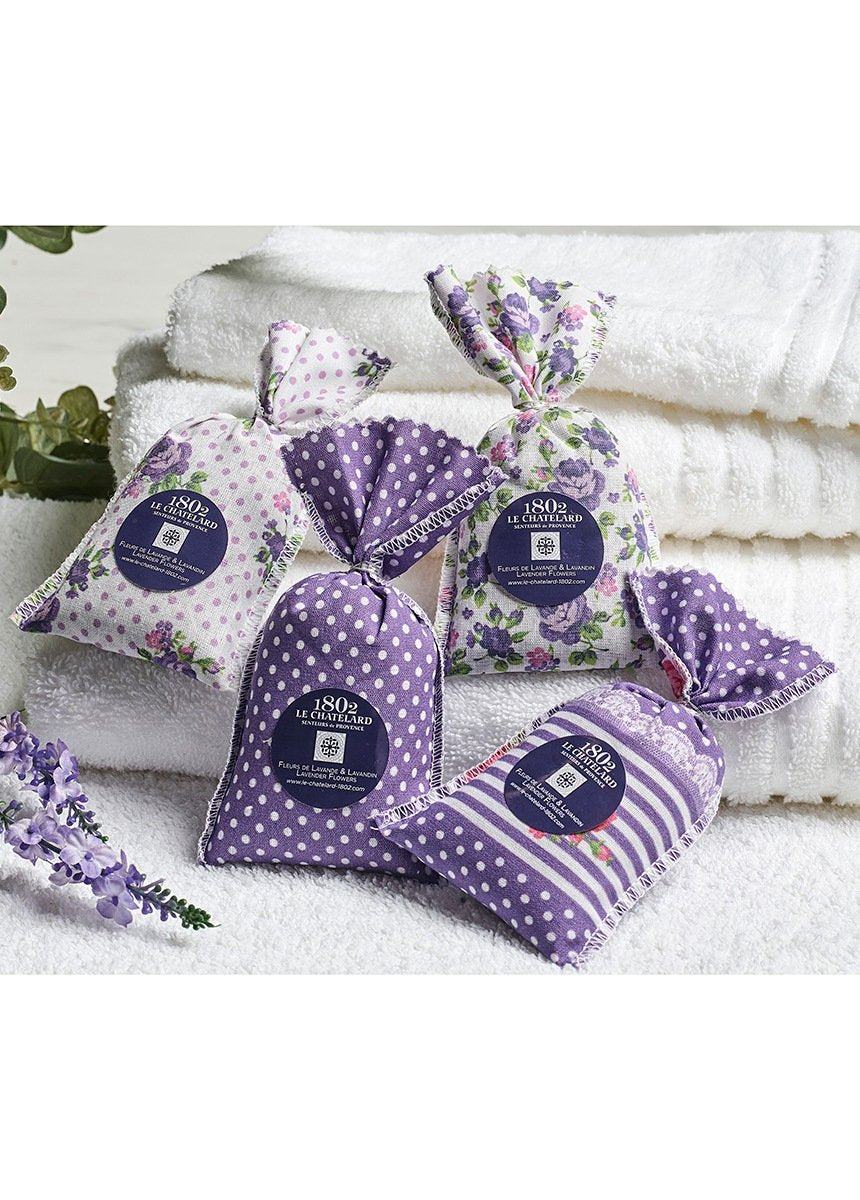 Lavender_sachets_-_set_of_4_Lot3_sachets_and_lavender_FA1_slim