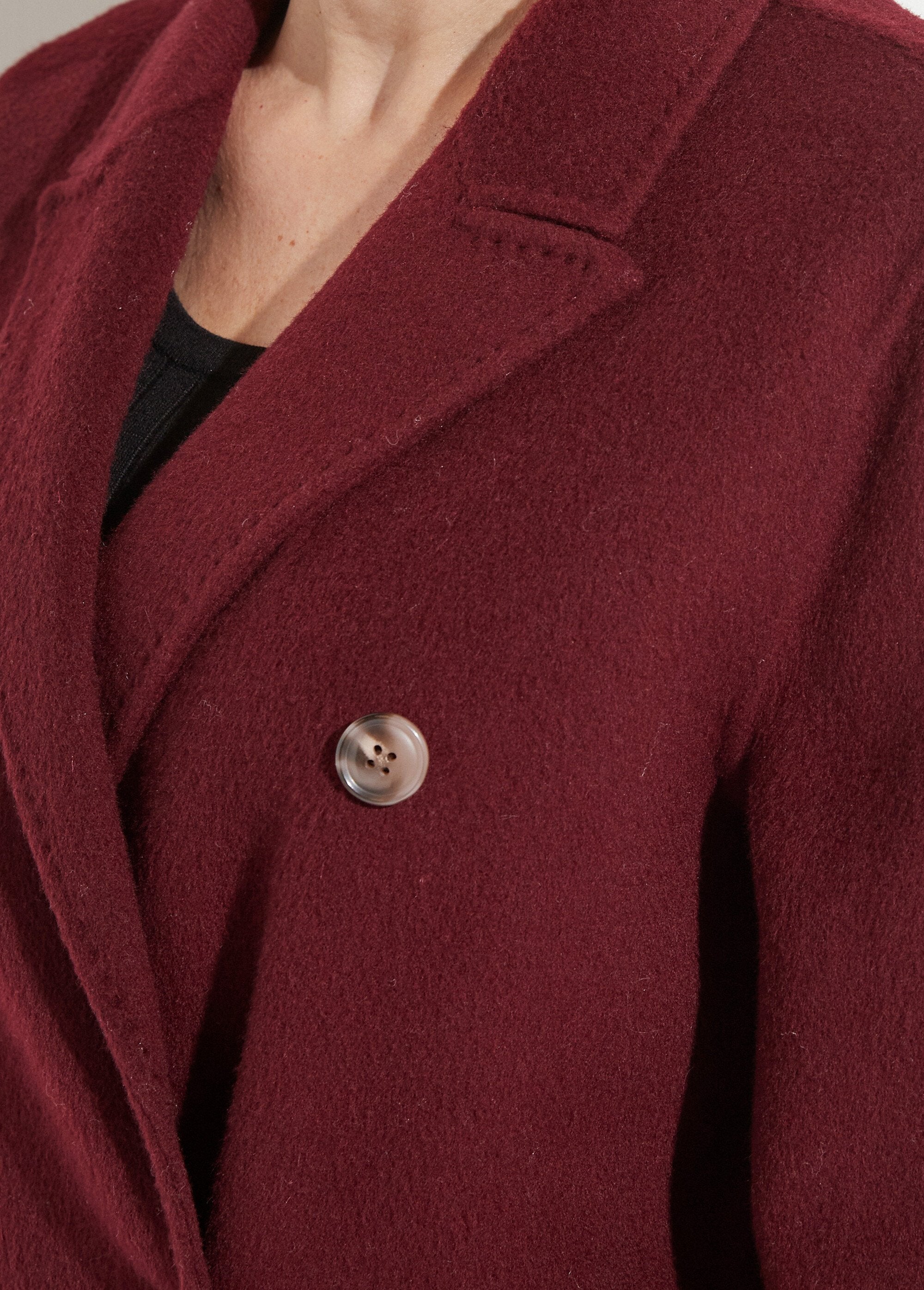 Long_woolen_coat_with_tailored_collar_Plum_DE1_slim