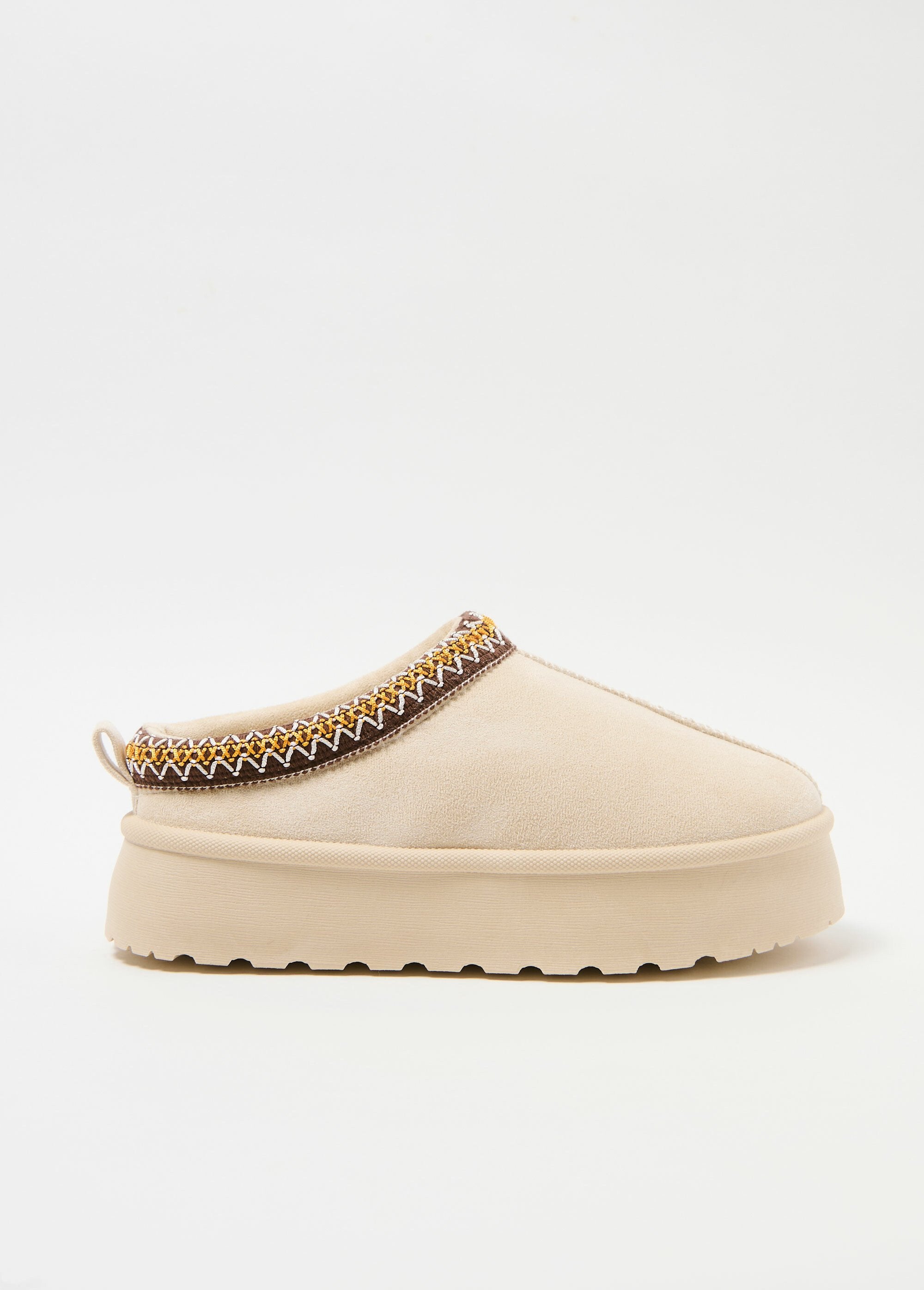 Warm_wedge_mules_in_clog_style_Beige_DR1_slim