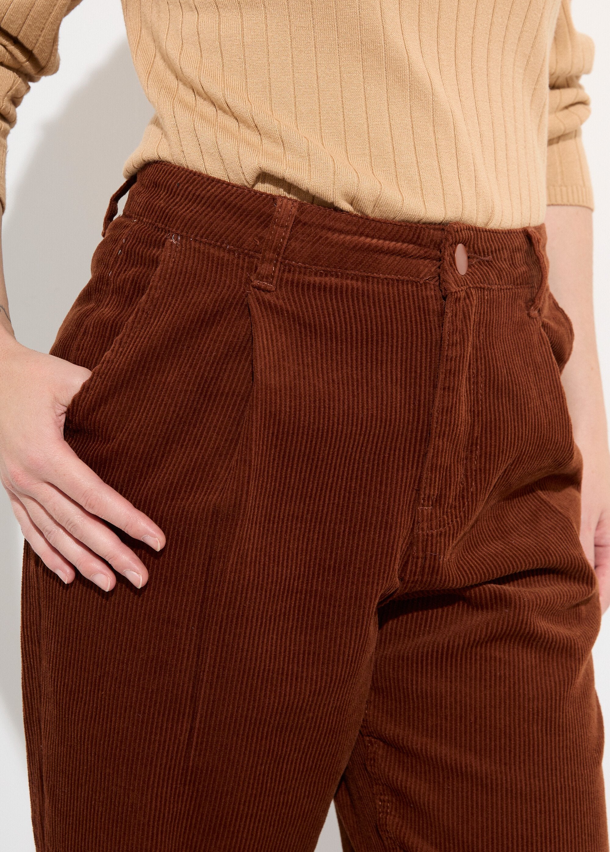 Wide-leg_corduroy_trousers,_petite_size_Brown_DE1_slim