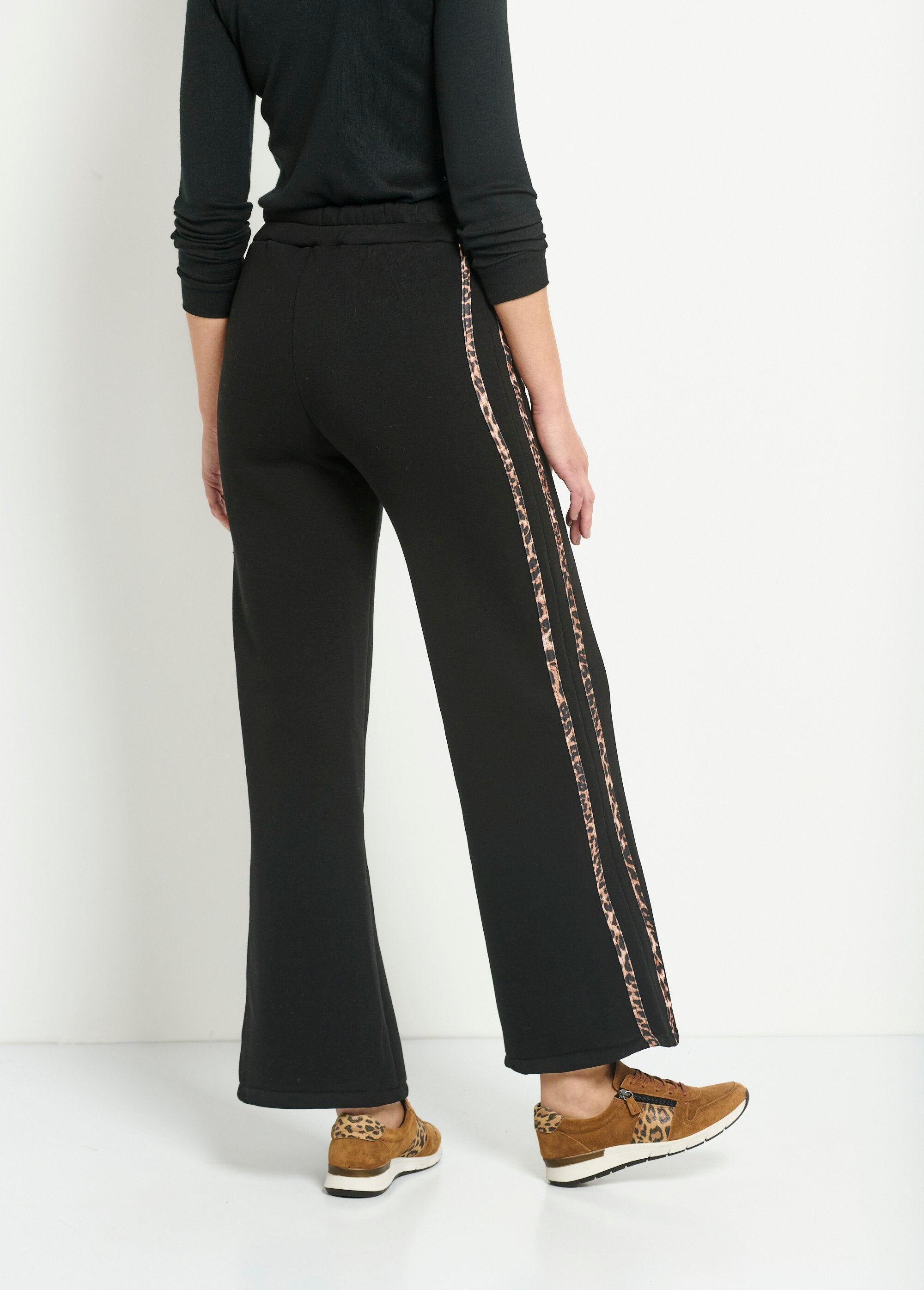 Leopard_stripe_comfort_fleece_pants_Black_DO1_slim