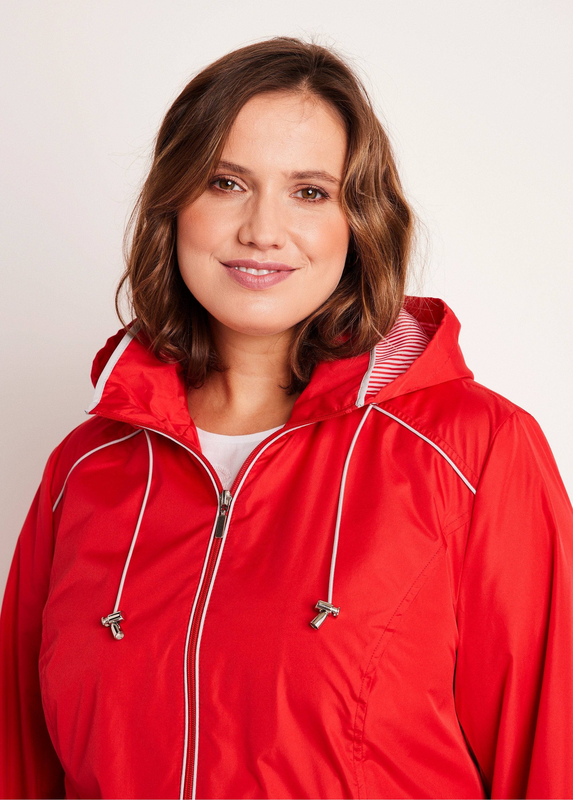 Short_zipped_parka_Red_DE1_curvy