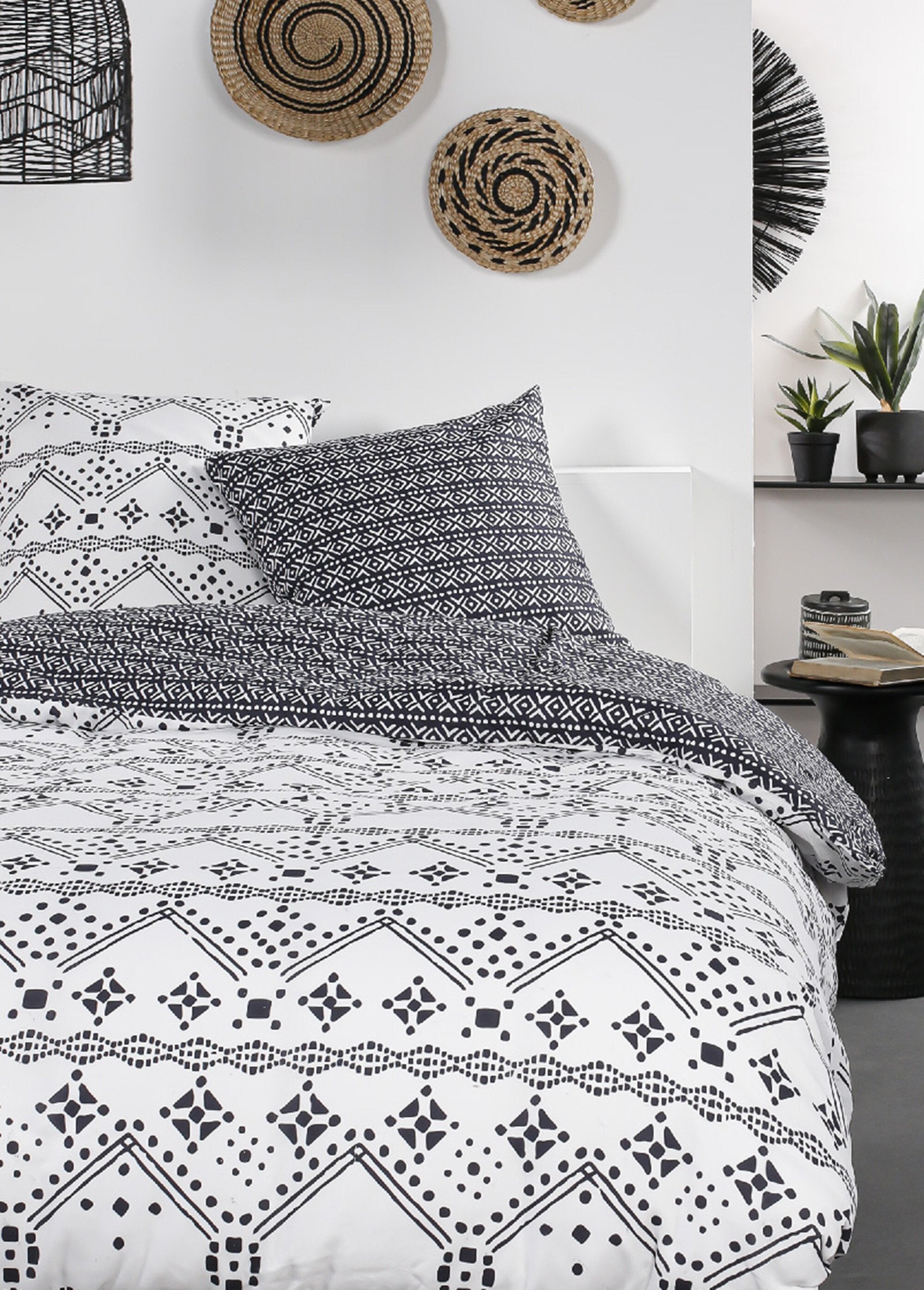 Pure_cotton_bedding_set,_240_x_220cm,_Ethnic_Black_and_white_FA1_slim