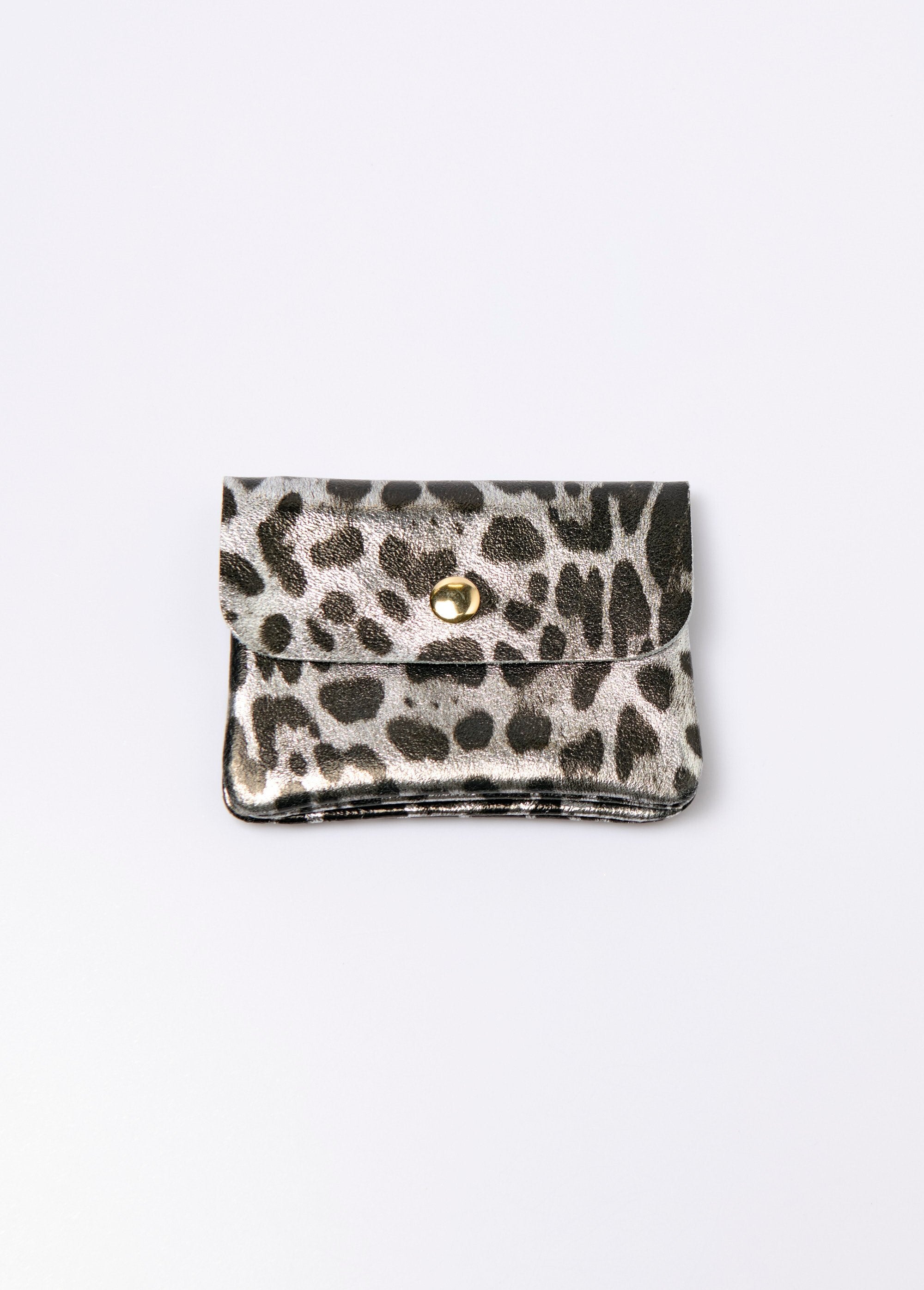 Shiny_leather_flap_coin_purse_Silver_Leopard_FA1_slim